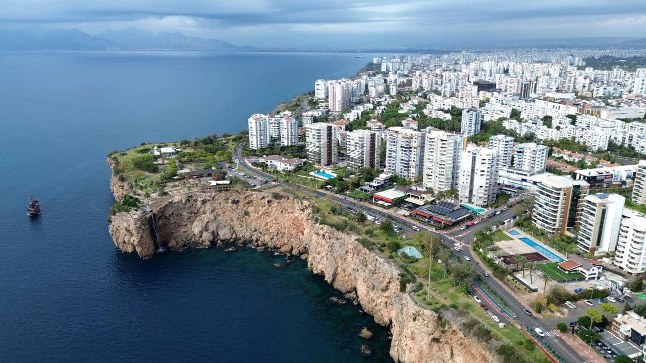 Antalya kıyı şehir manzarası