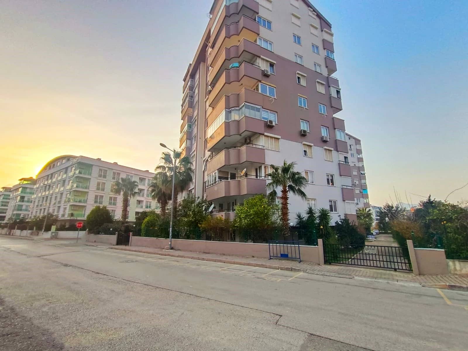 Konyaaltı Liman Mh. İçi Yenilenmiş Arakat Satılık 3+1 Daire ilan görseli