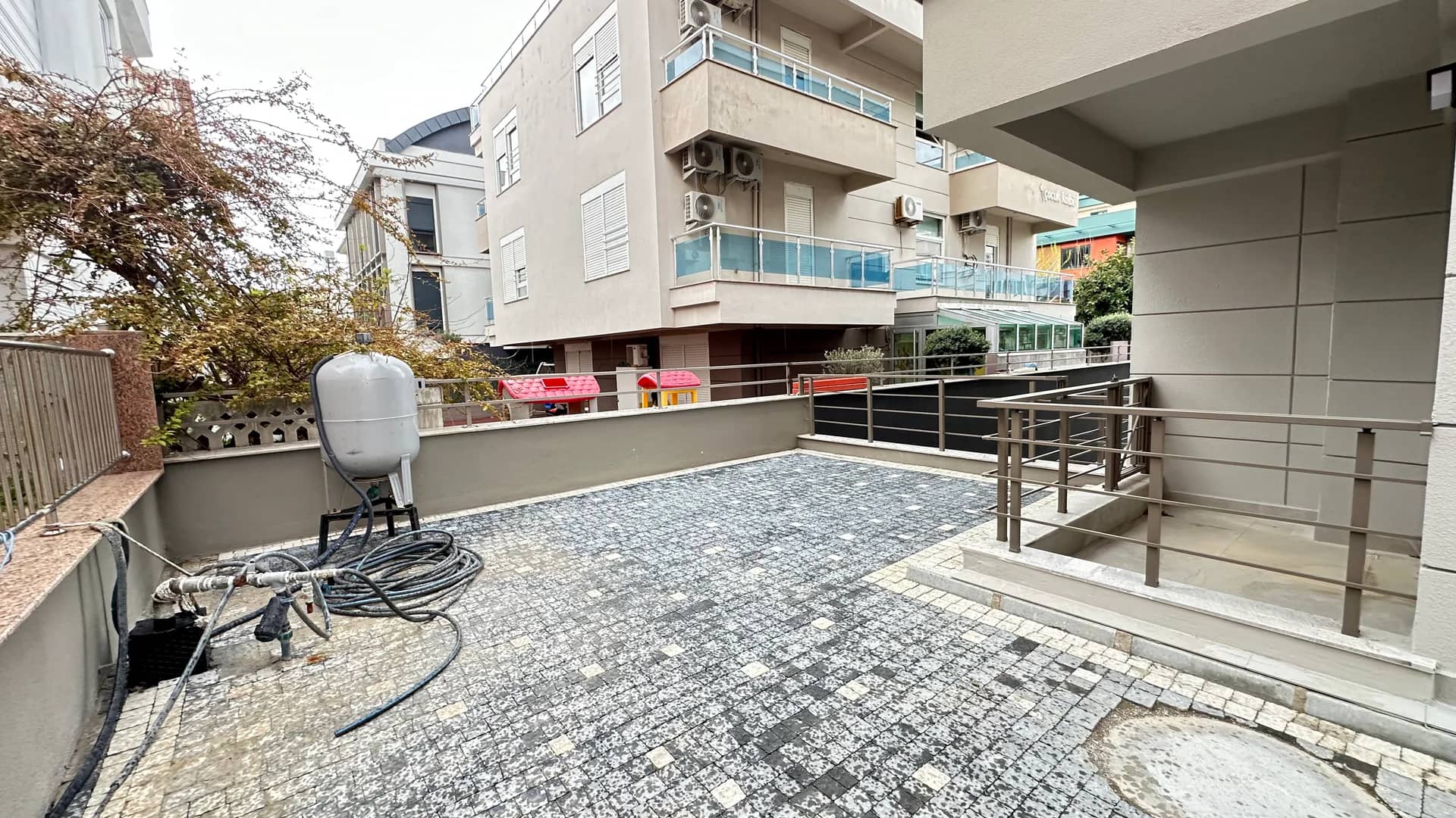 Barınaklarda Denize 100 M Kapalı Otoparklı Sıfır Bina 2+1 Daire ilan görseli