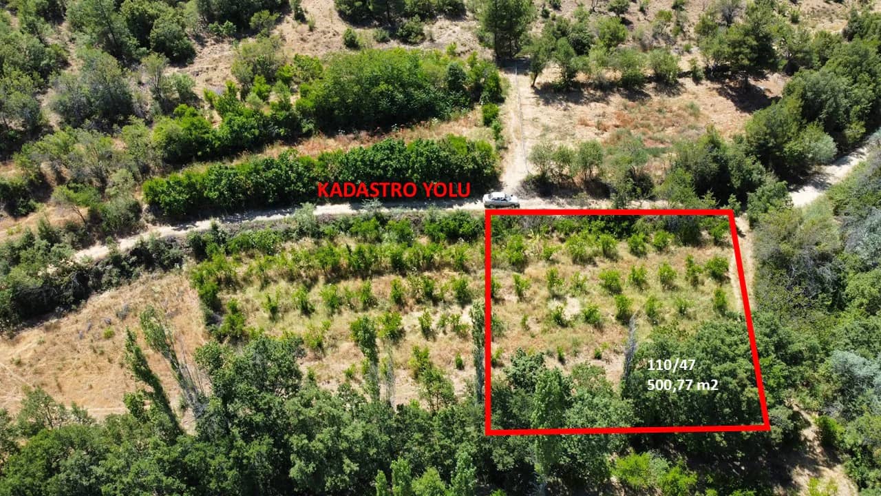 Çeltikçi Kuzköy'de Köyiçi 500 m2 Satılık Bahçe Yol-Su Mevcut