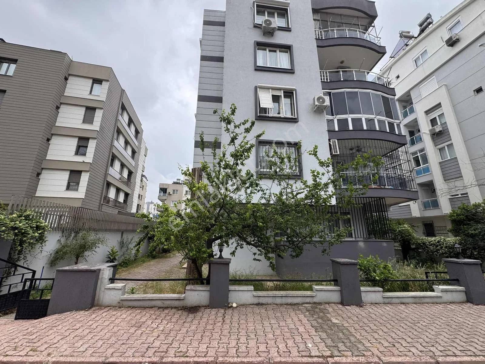 Meydankavağı Mahallesinde Geniş 3+1 Satılık Daire ilan görseli