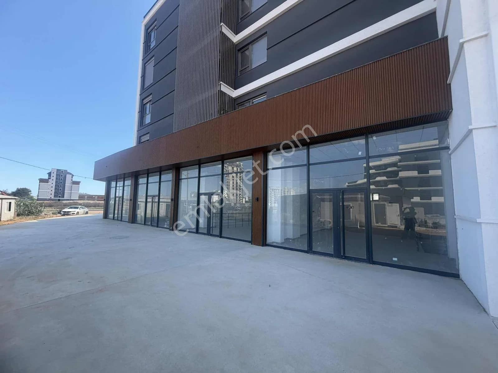 Altıntaş'ta 40'lık Yol Üzeri 120m2 Kiralık Dükkan ilan görseli