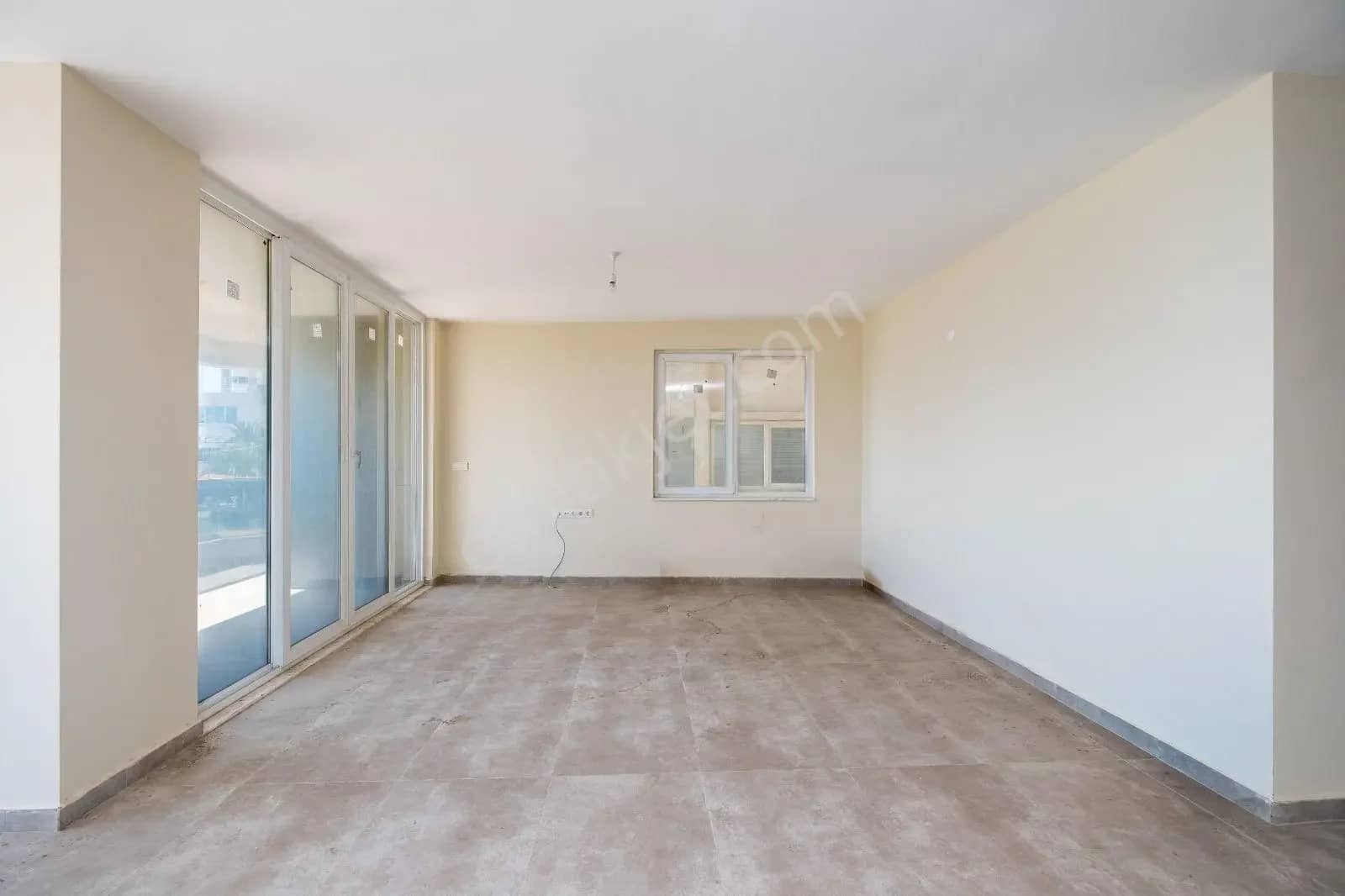 800 M2 Bodrum+zemin +2 Kat Kiralık İşyeri