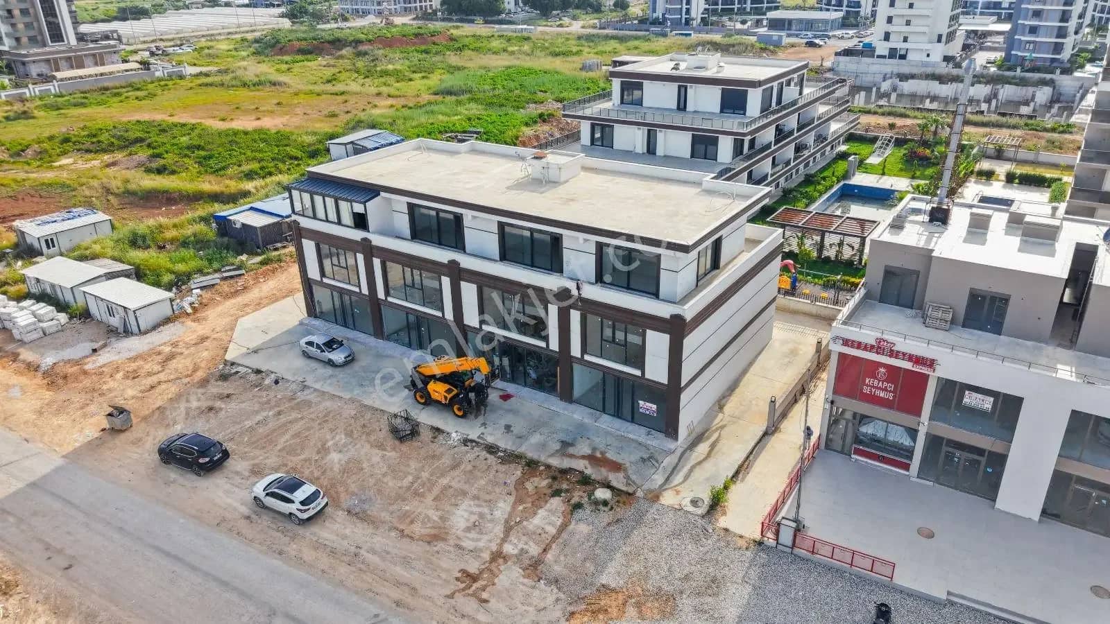 Altıntaş 'ın En Değerli Cad. 40 Lık Yolda 264 M2 Kiralık Dükkan