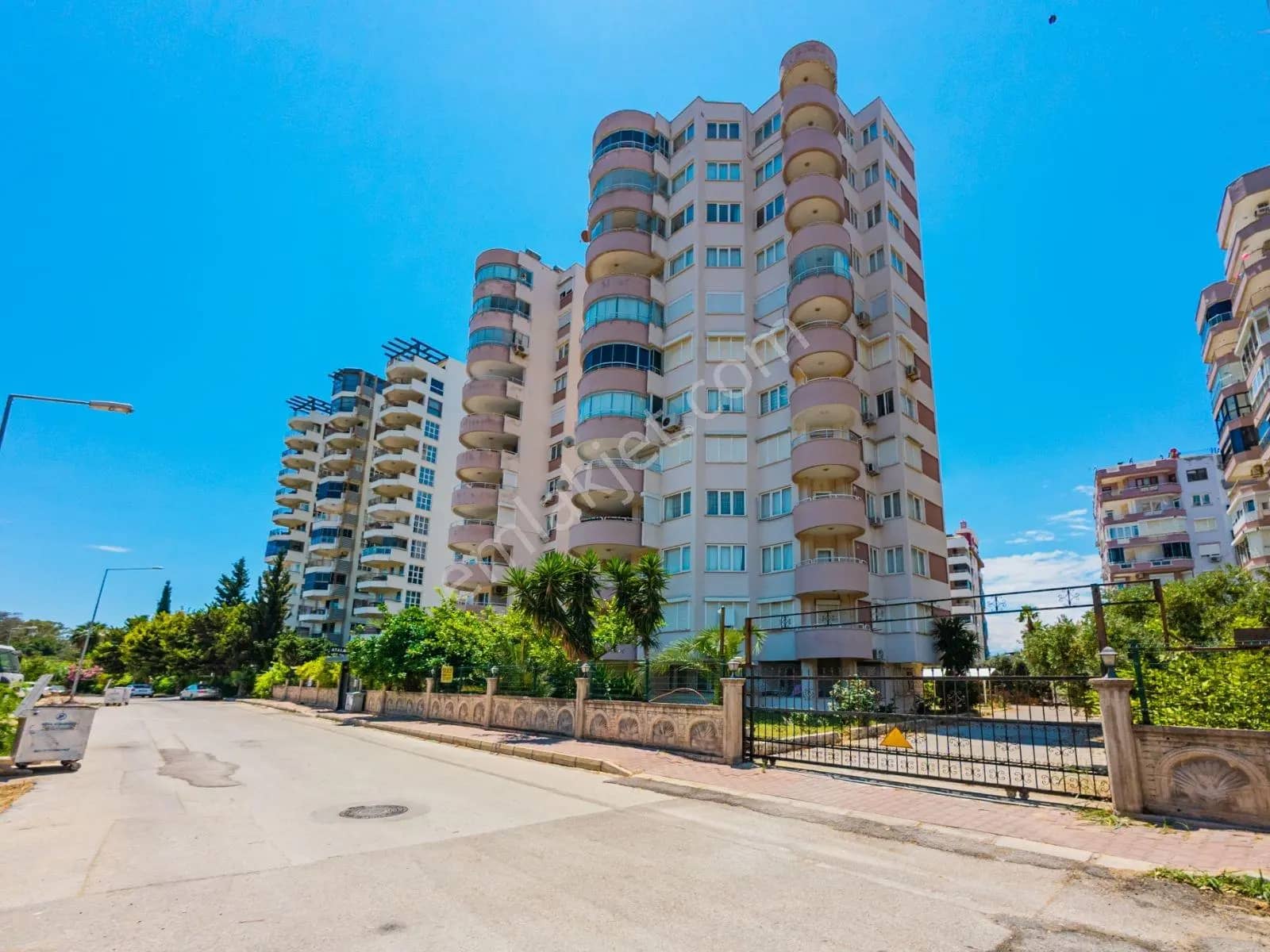 Örnekköy'de Denize 100 M. Mesafede Deniz Manzaralı Şık Daire ilan görseli