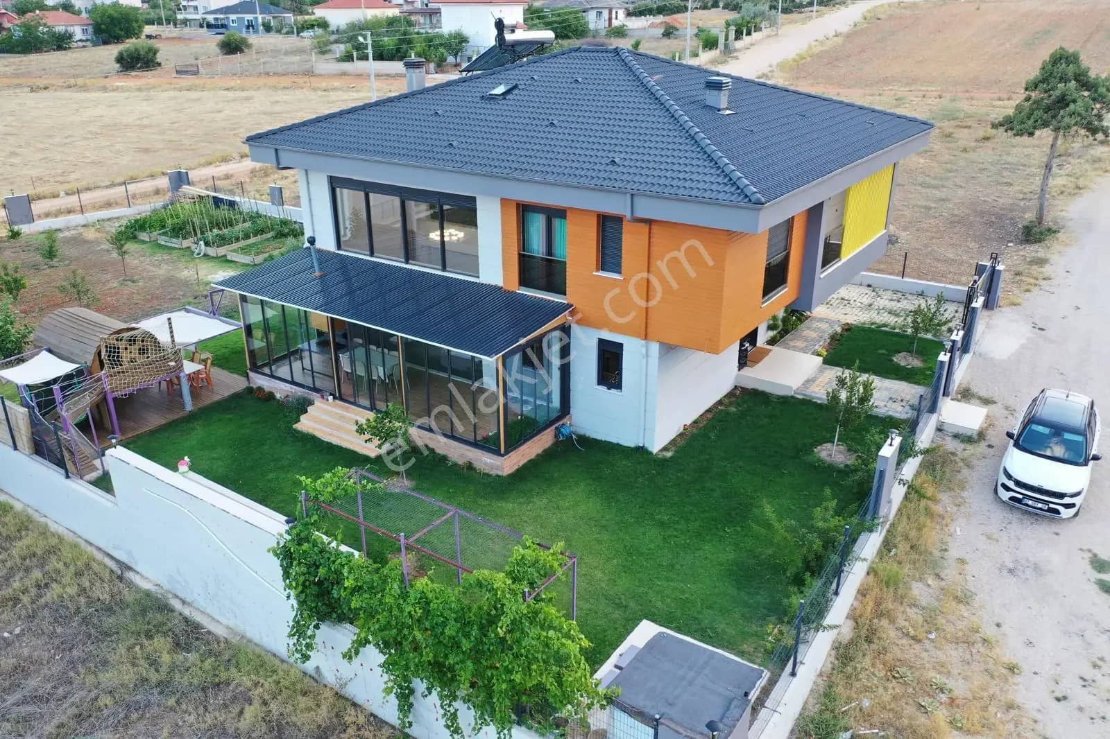 Korkuteli'nde Satılık 5+1 Donanımlı Ve Geniş Bahçeli Villa ilan görseli