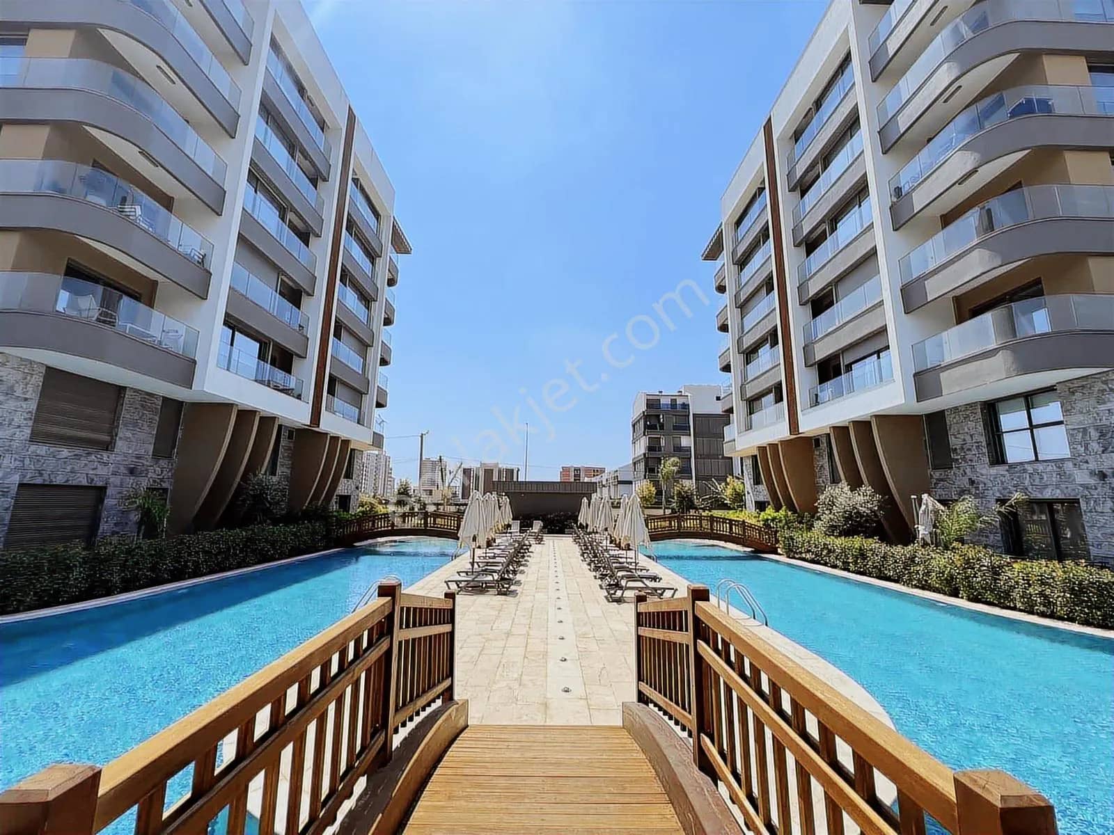 Özelikli Sitede Full Lüks 1+1 Satılık Daire ilan görseli