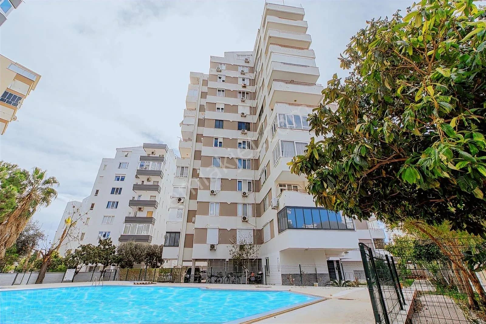 Yeşilbahçe'de Denize 5 Dk İçi Full Yapılı 3+1 180 M2 Satılık ilan görseli