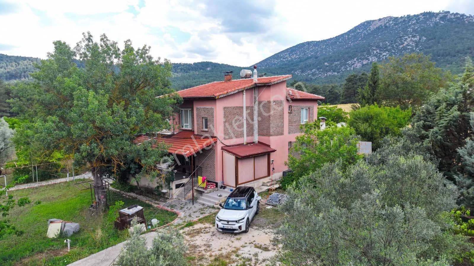 Bayatbademlerinde Müstakil Ev Ve Arsası Elektrik Yol Su Mevcut ilan görseli