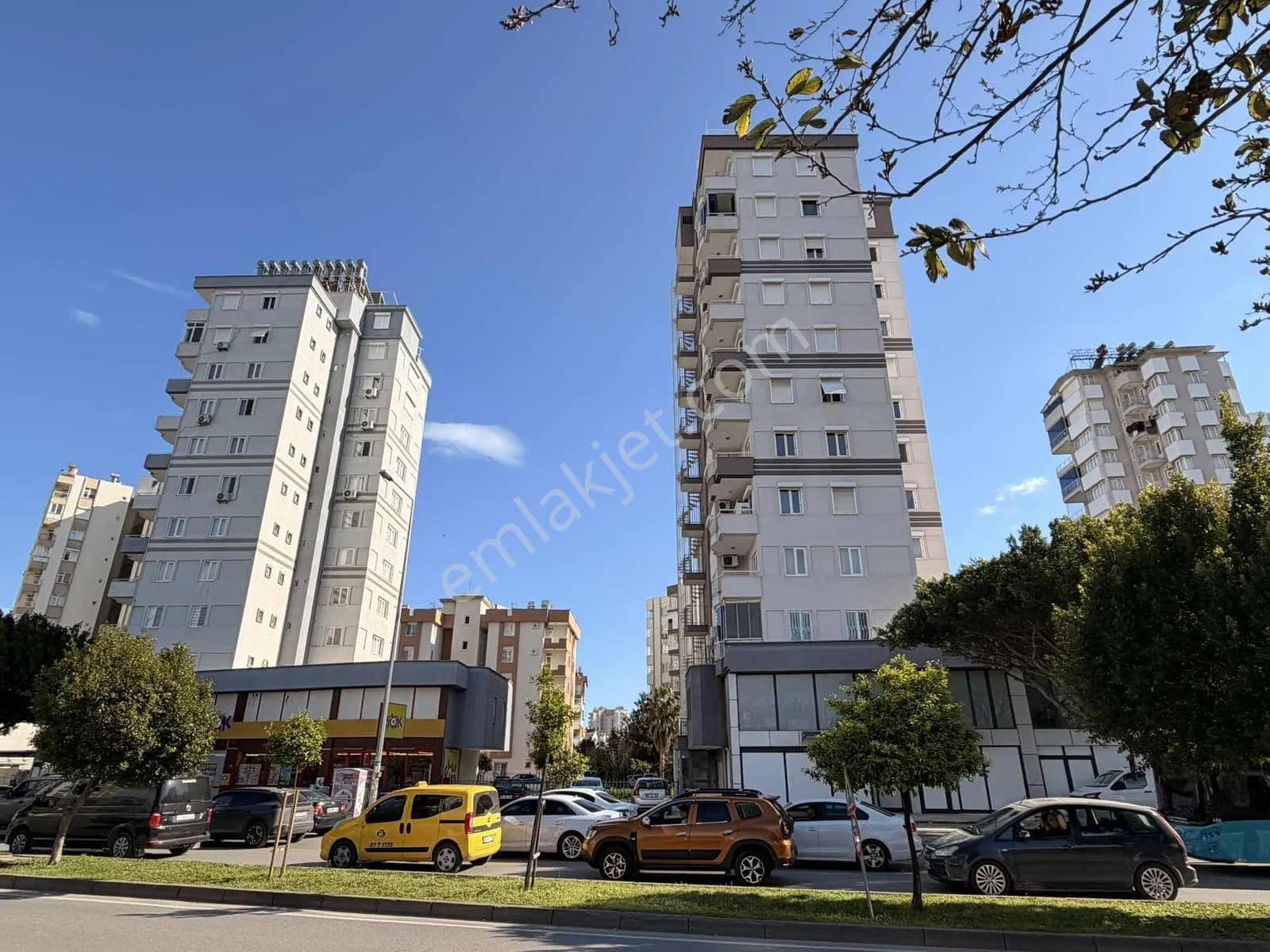 Fener'de Otoparklı Ebeveyn Banyolu Satılık Daire ilan görseli