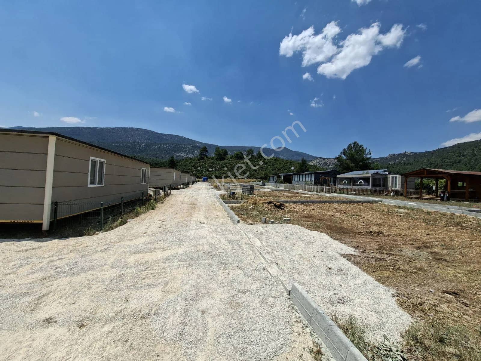 Bayatbademleri Köyü'nde Satılık Hisseli Tarla ilan görseli