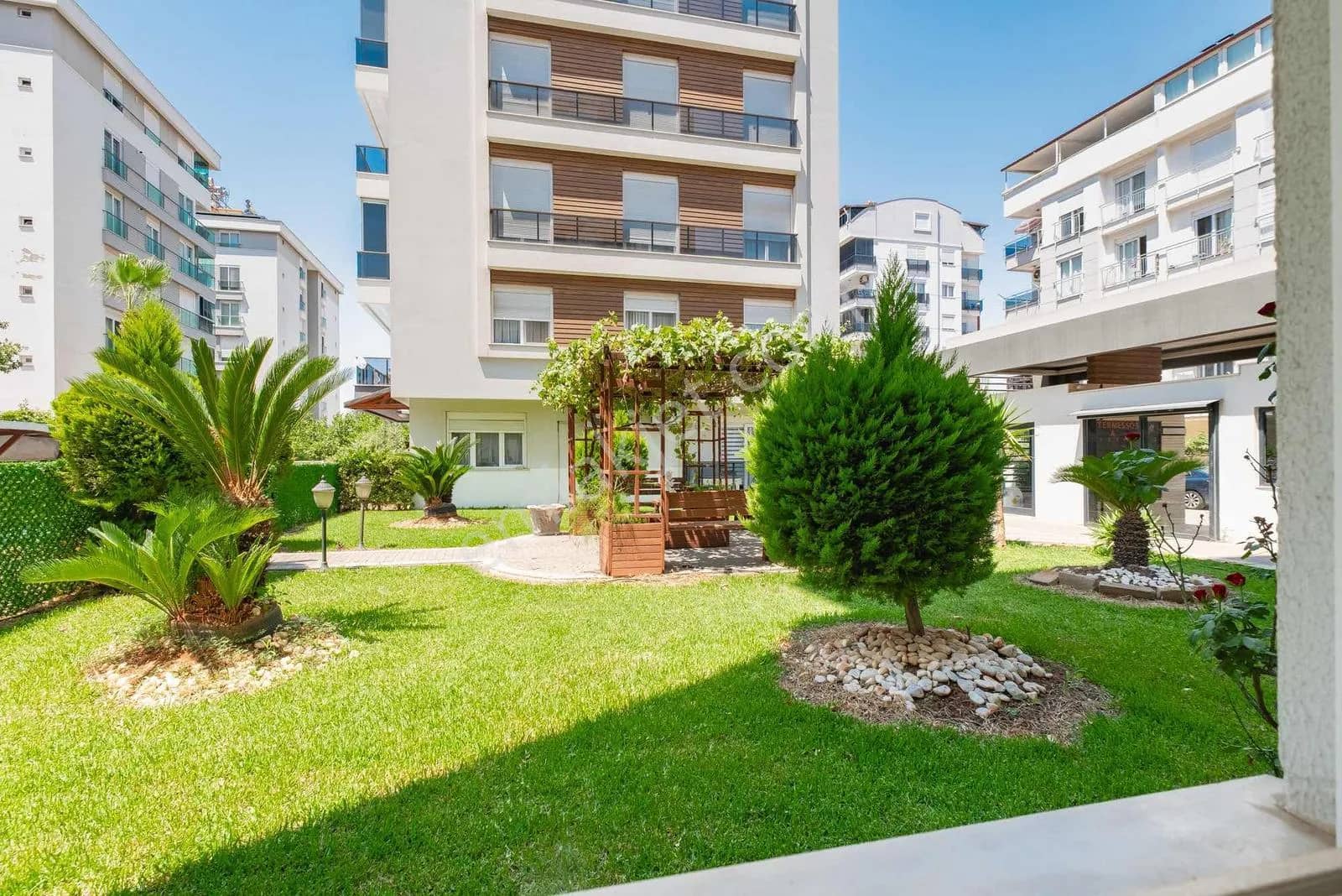 Havuzlu Ve Güvenlikli Sitede Doğalgazlı K.otoparklı 1+1 Fırsatı ilan görseli