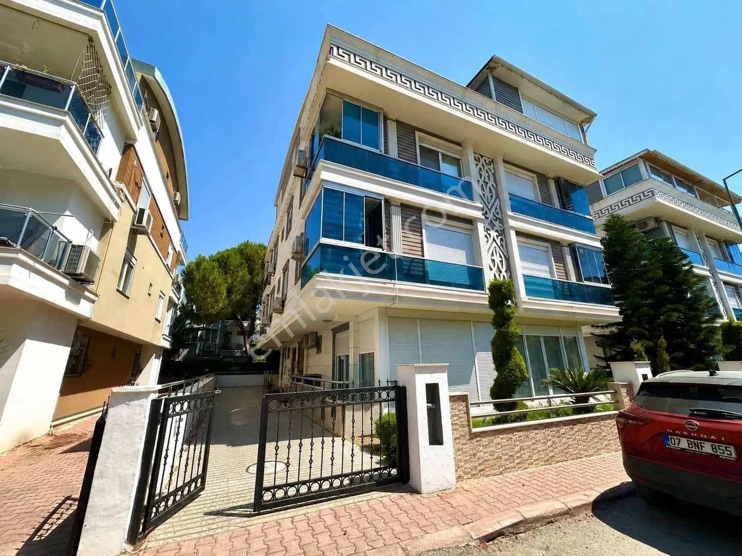 Deniz Bandında Havuzlu Sitede 1+1 Satılık Daire ilan görseli