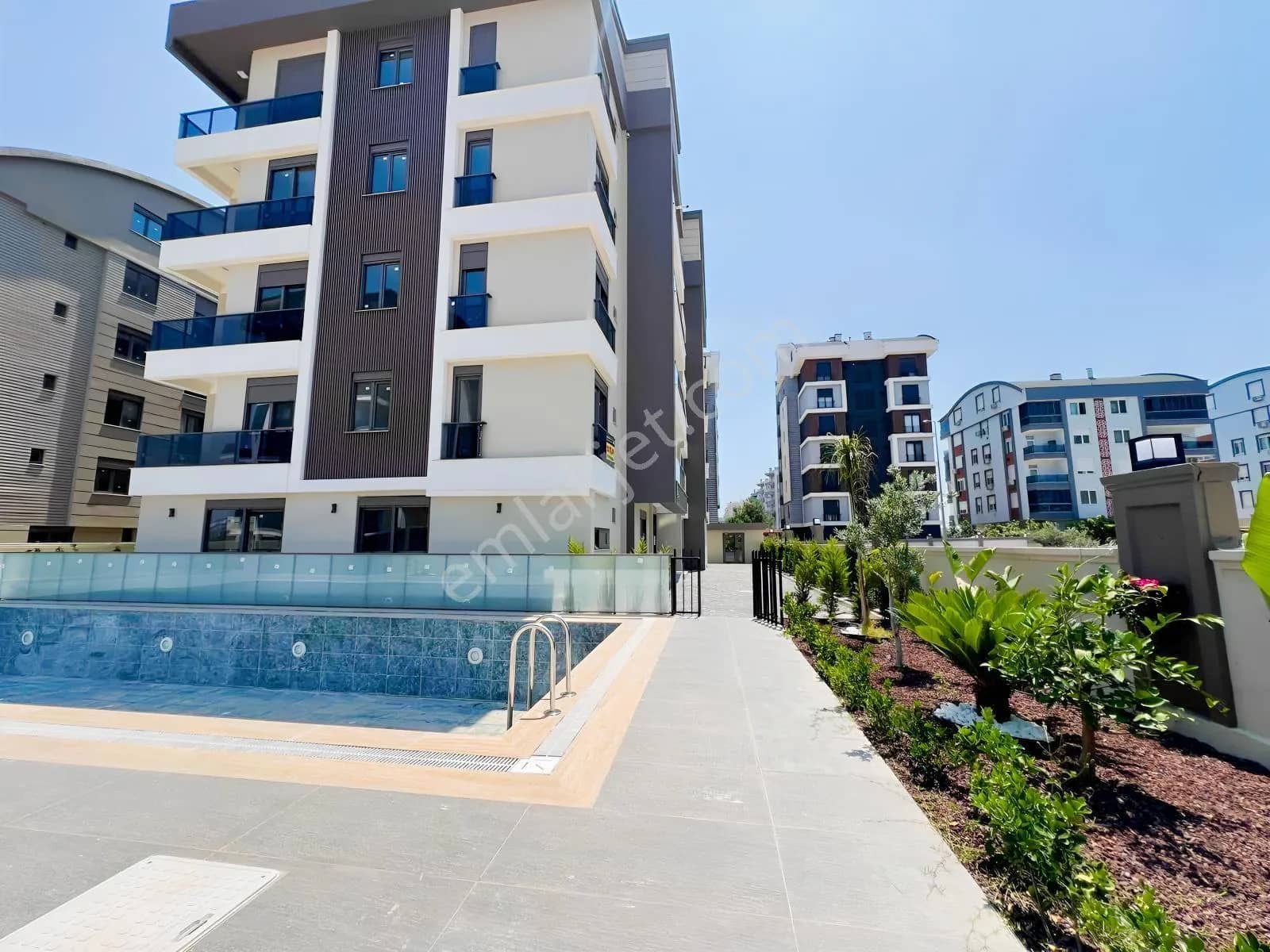 Şehir Hast. Yürüme Mesafesinde Arakat 1+1 Kiralık Daire ilan görseli