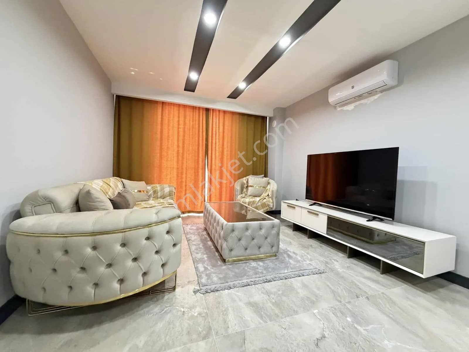 Altıntaş'ta Donanımlı Site İçinde 1+1 Eşyalı Kiralık Daire ilan görseli