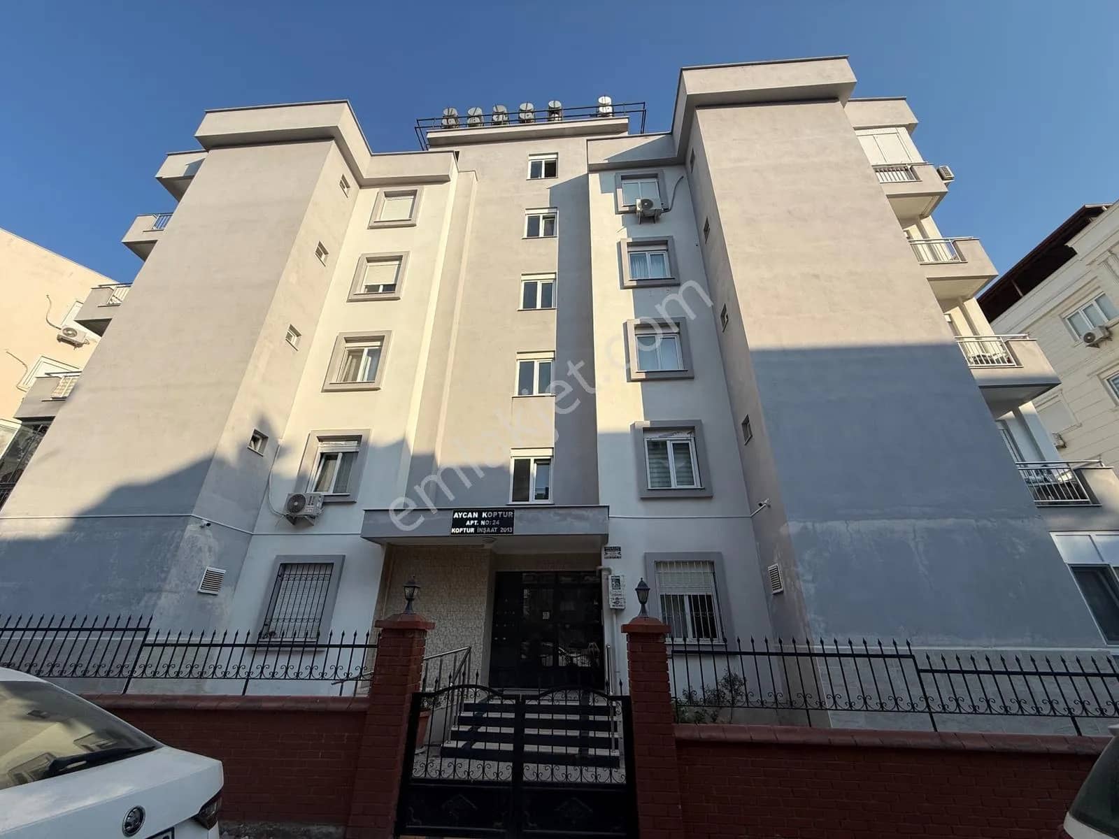 Kızıltoprak'ta Merkezi Konumda Geniş 2+1 Kiralık Daire