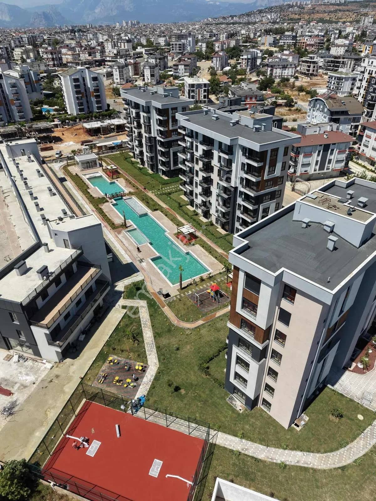 Ayşe Yenidoğan'dan Kepez Devlet Hastahanesi Karşısı 2+1 Ofis