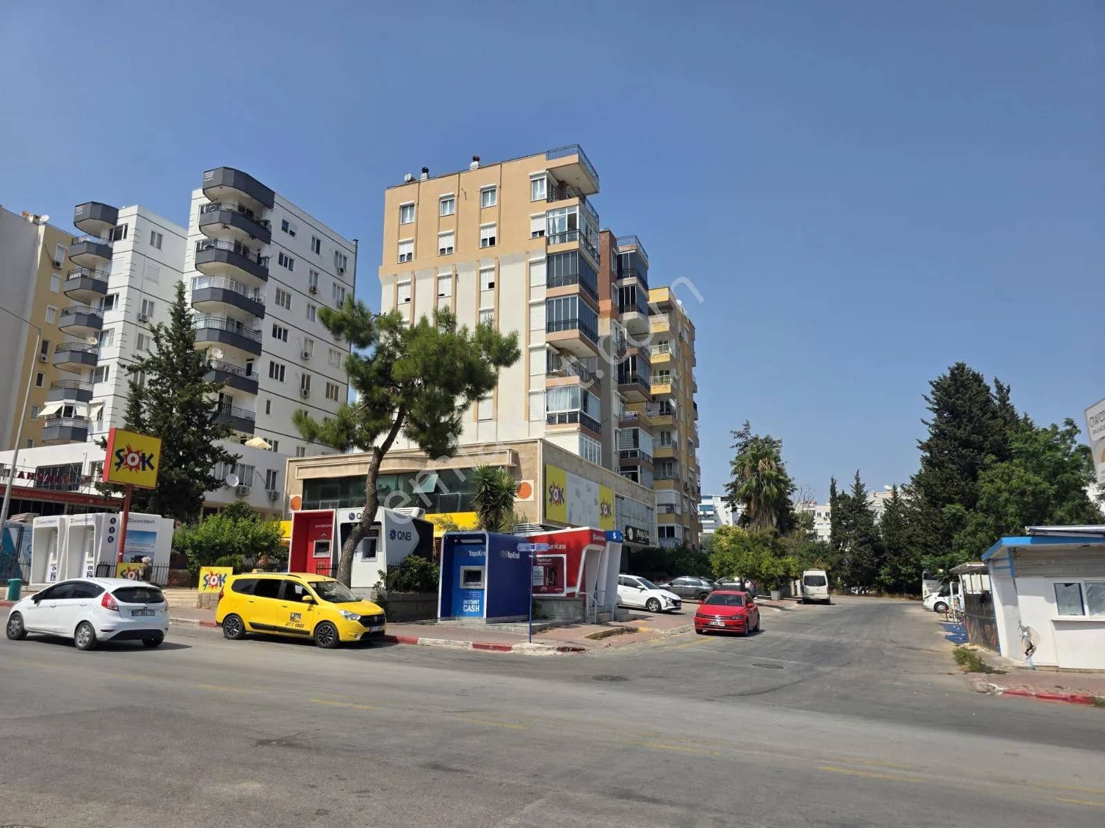 Örnekköy'de Kısmi Deniz Manzaralı Eşyalı Arakat 2+1 Daire