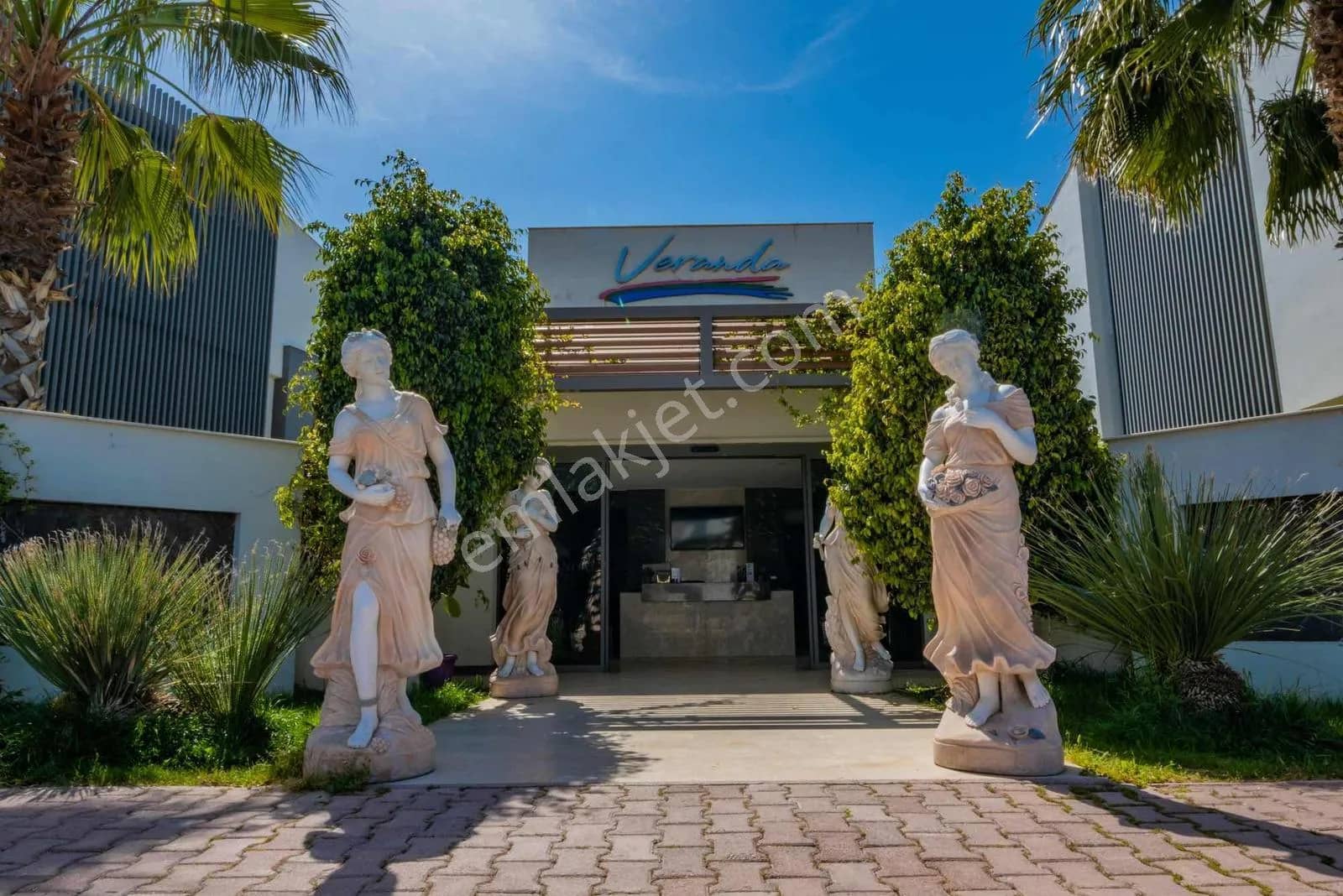 Güzeloba'da Kompleks Sitede Dubleks 1+1 Kiralık Daire ilan görseli