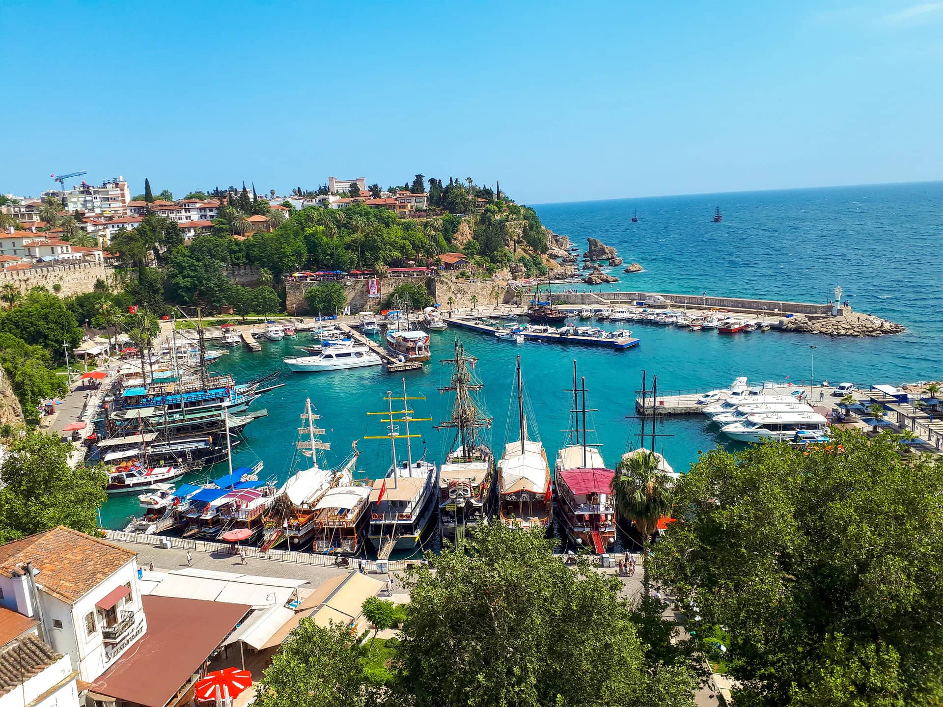 ANTALYA KALEİÇİNDE KİRALIK 9 ODA TERAS BAHÇE KAFE ALANLI