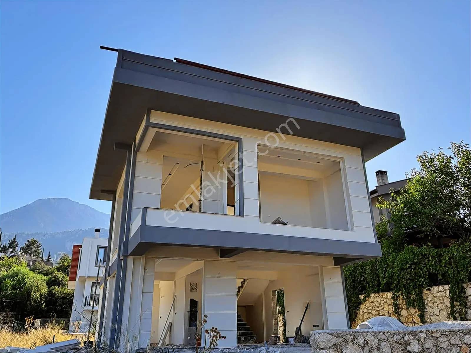Geyikbayırı Merkezinde Satılık Natamam Villa ilan görseli