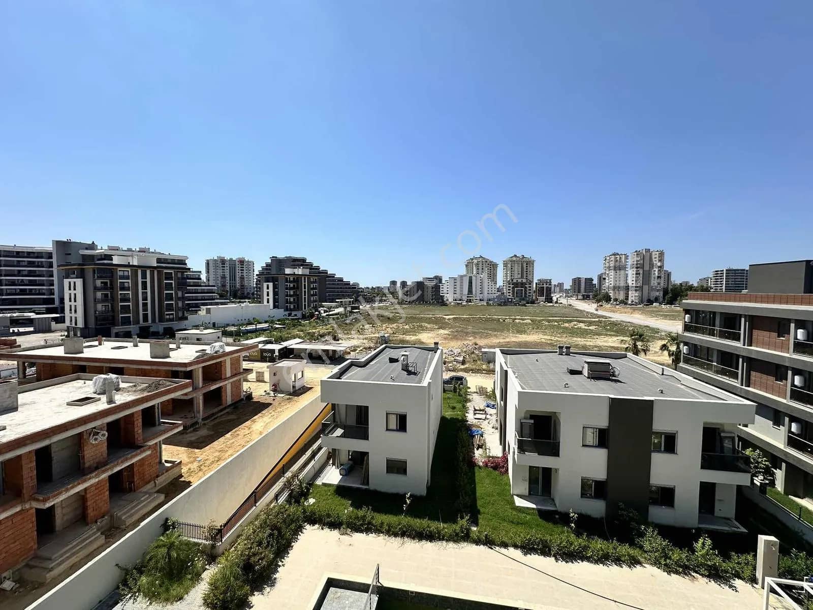 Altıntaş'ta İskanlı, Havuzlu Site İçinde Satılık Daire. ilan görseli