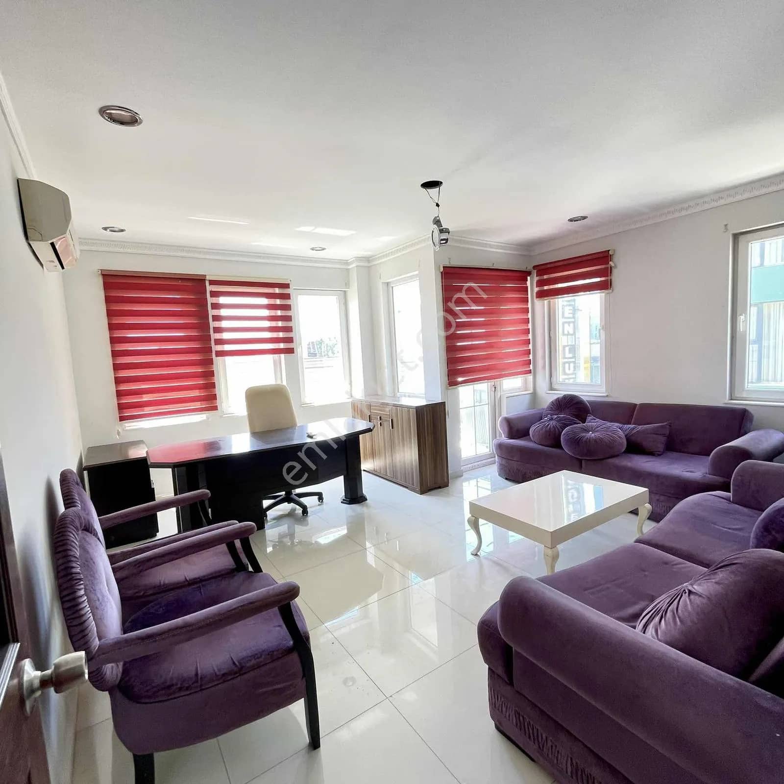 Şehrin Merkezinde Deniz Görünümlü Kiralık Bürü & Ofis