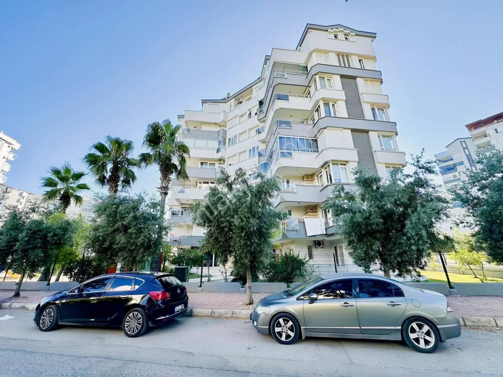 Çağlayan'da Denize 50 M İster Ofis , İster Mesken Olarak Kiralık