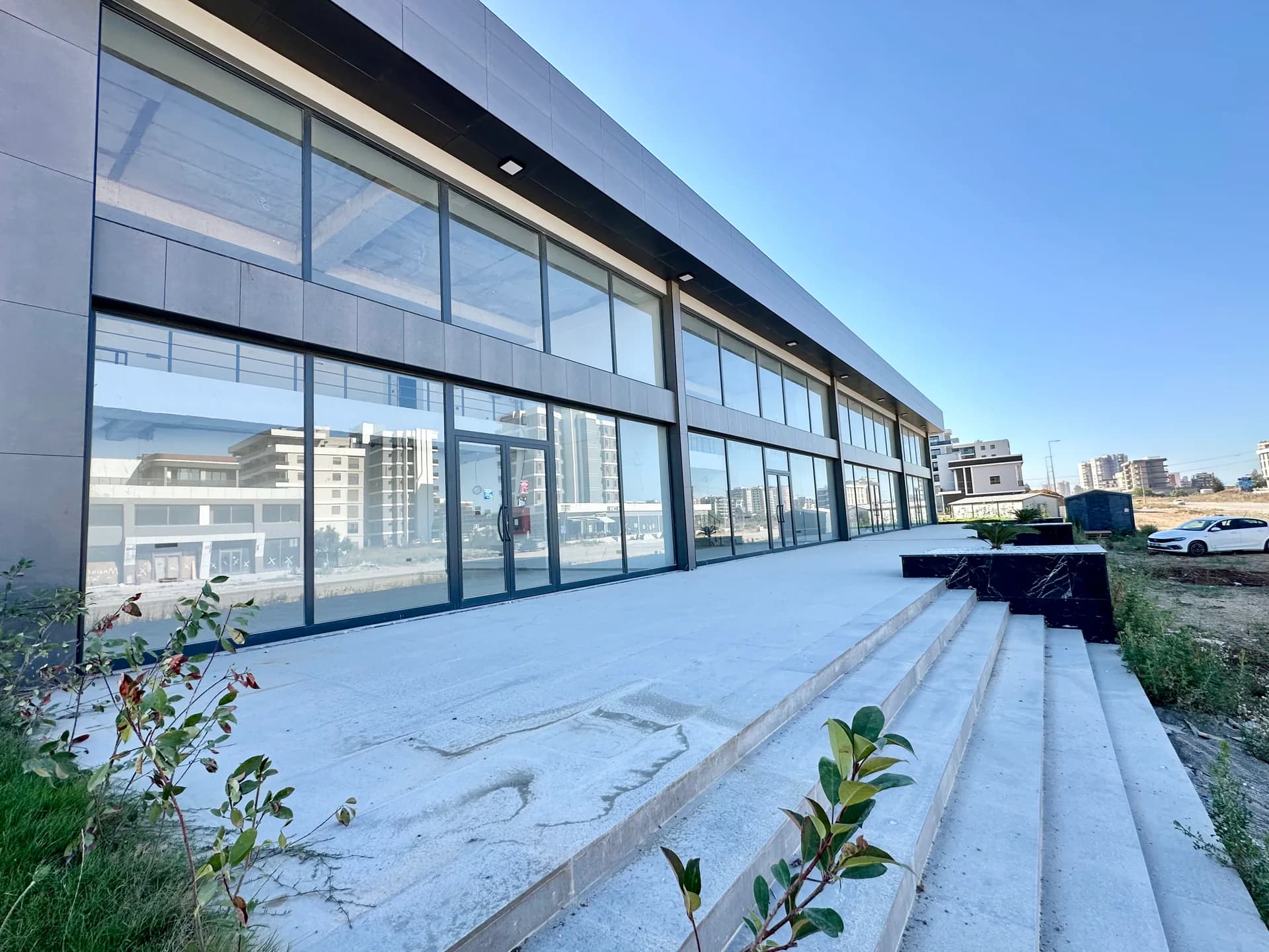 ALTINTAŞ 40LIK ANA CAD ÜZERİ SATILIK DÜKKAN