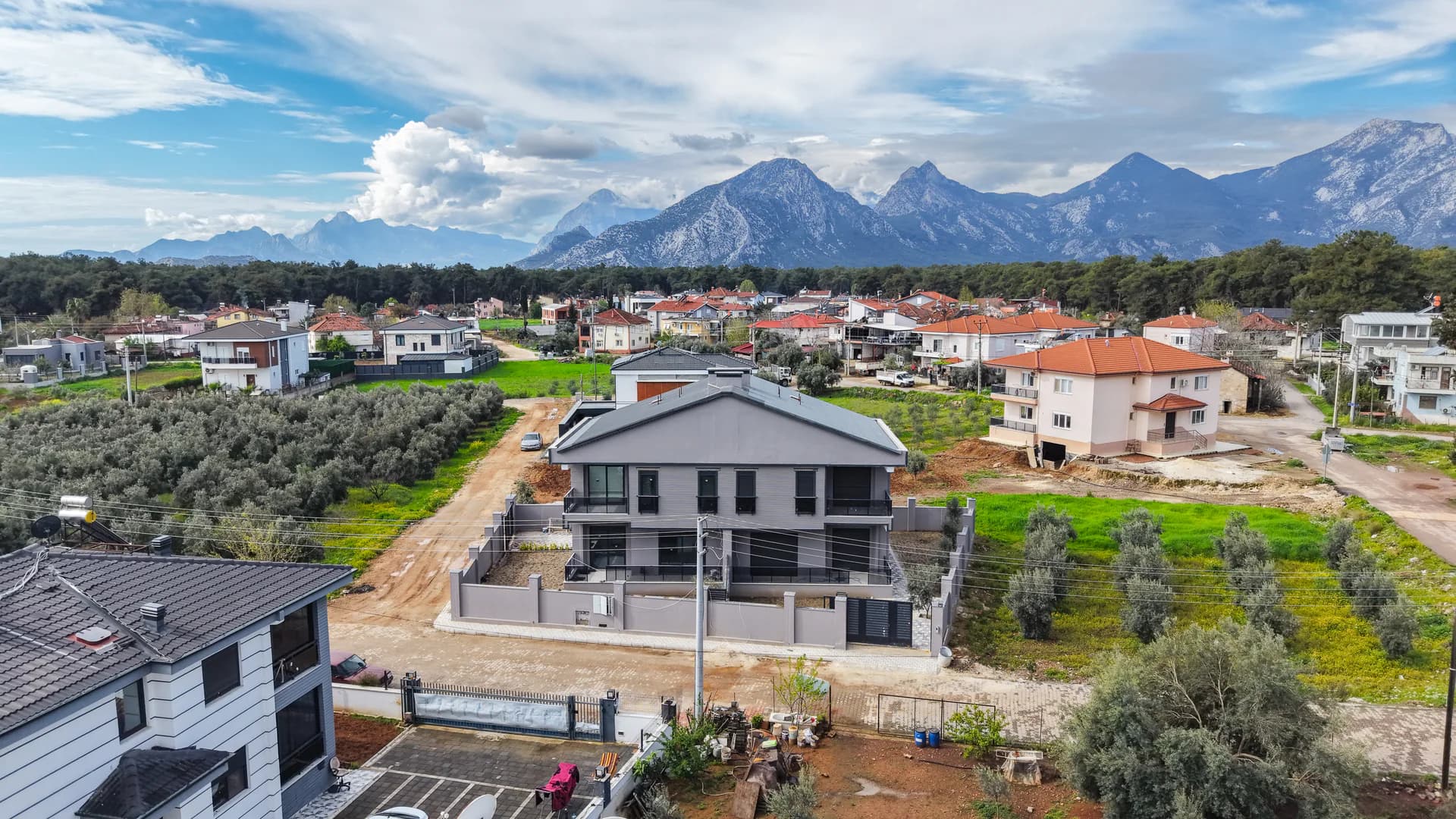 Düzlerçamı'da Akıllı Ev Sistemli, Yerden Isıtmalı, 5+1 , villa