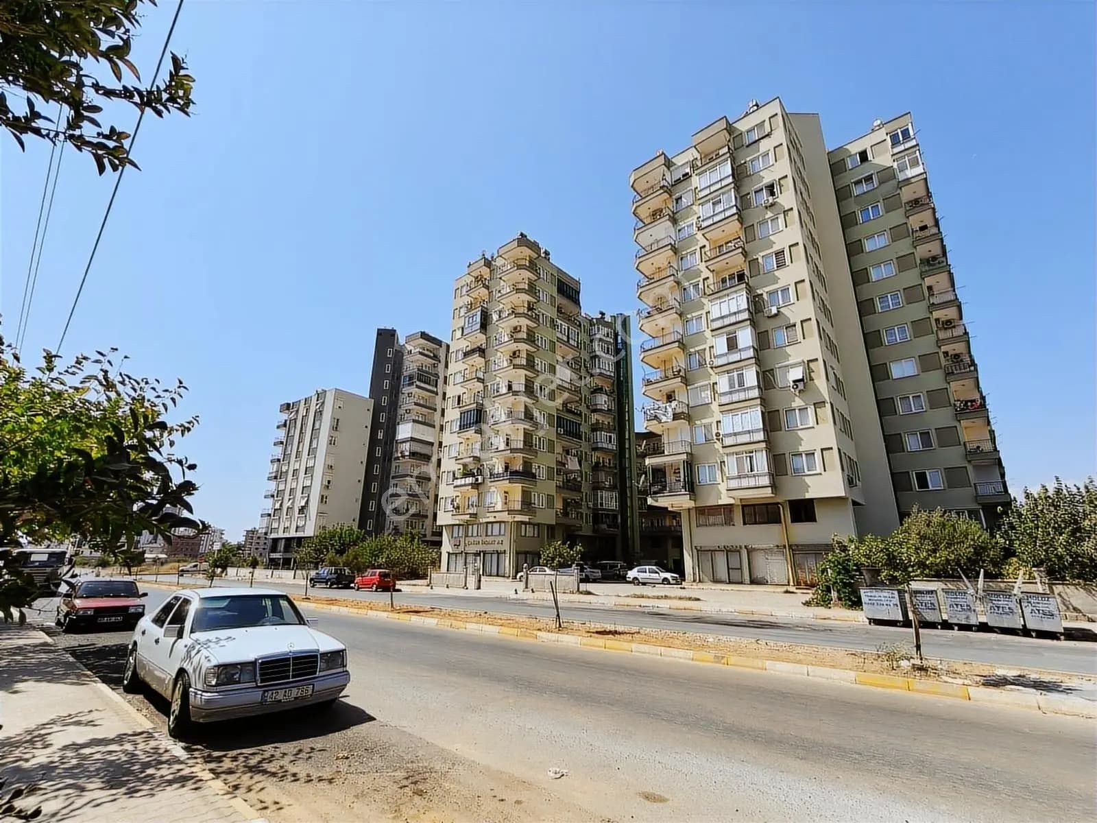 Tramvaya Yakın 3+1 Site İçi Net 135 M2 Daire