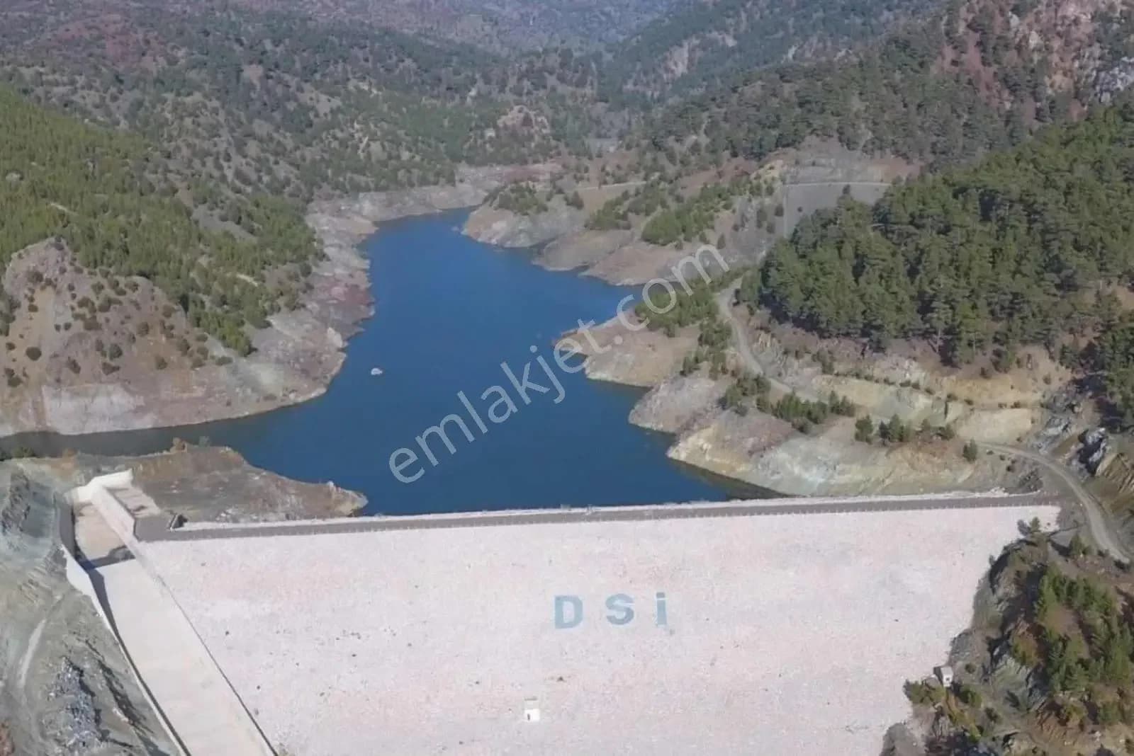 Göl Manzaralı | Yol & Elektrik Yakın | 2.963 M² Yatırımlık Tarla
