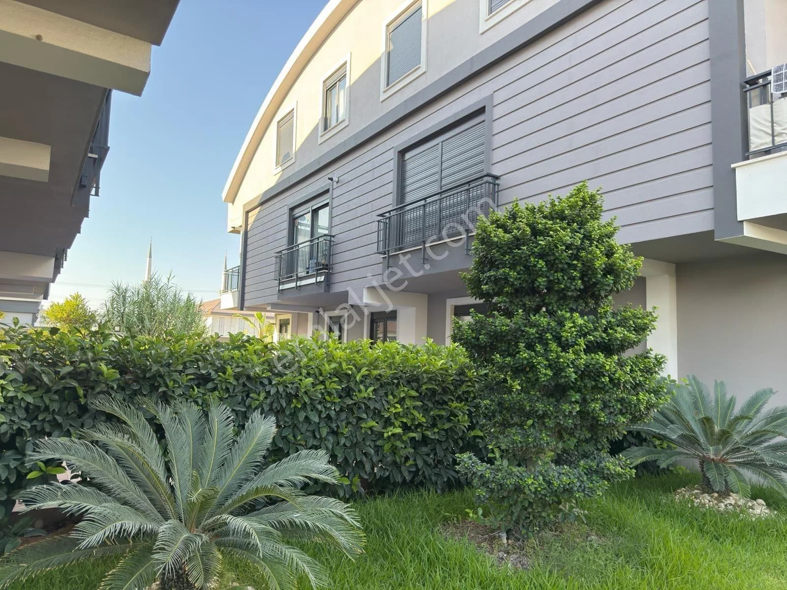 Güzeloba'da Satılık Sıfır 2+1 Daire 80 M2