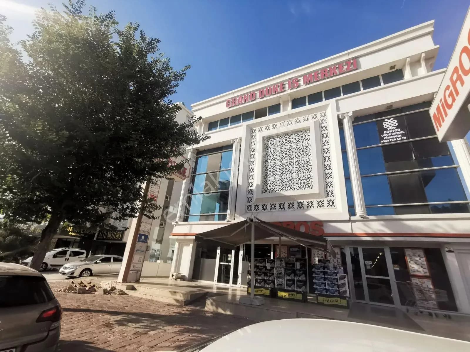 Bulent Ecevit Bulvarında Caddesi Üzeri Ofis Kati