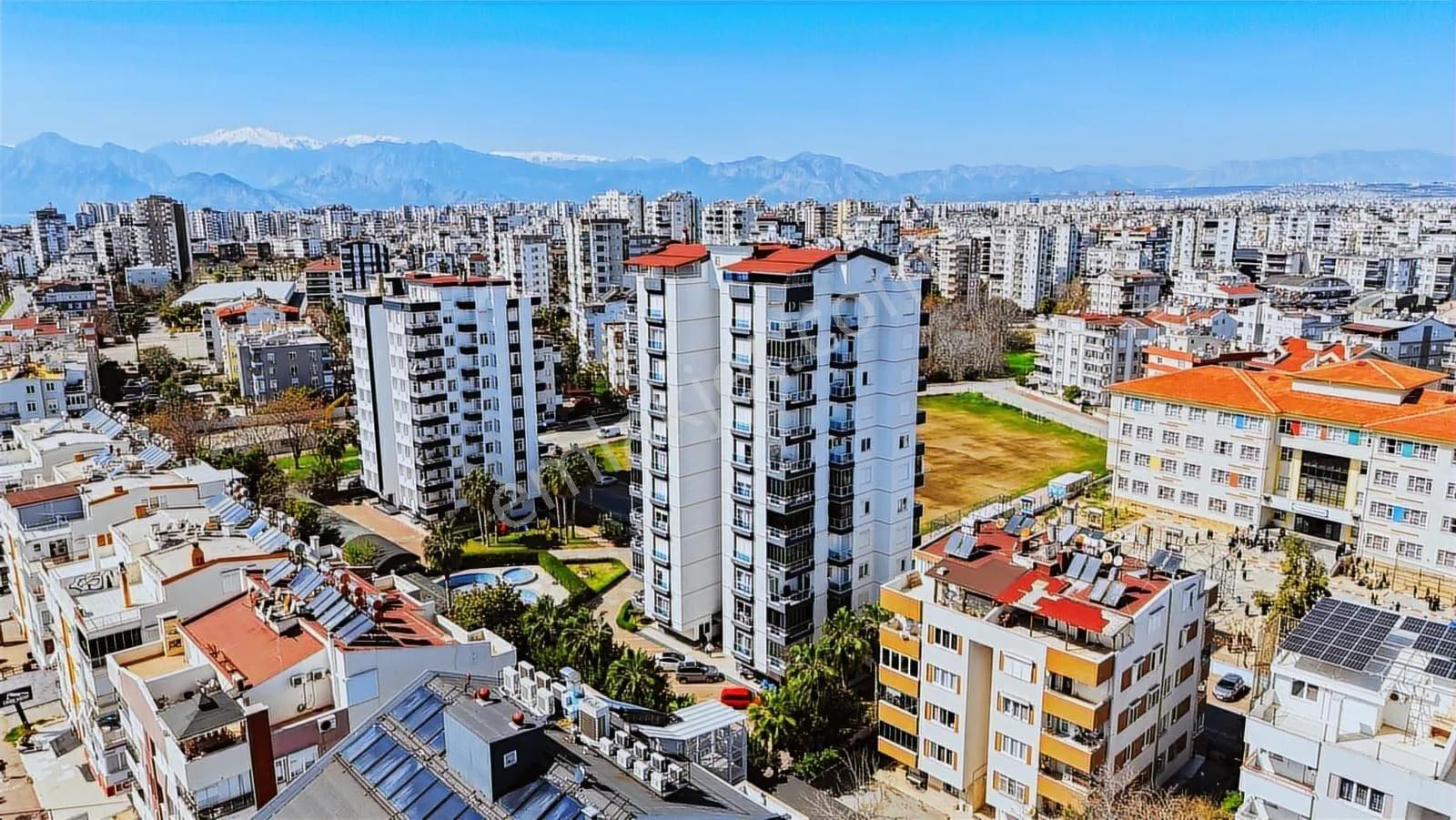 Çağlayan'da Havuzlu Site İçerisinde Satılık 3+1 Daire