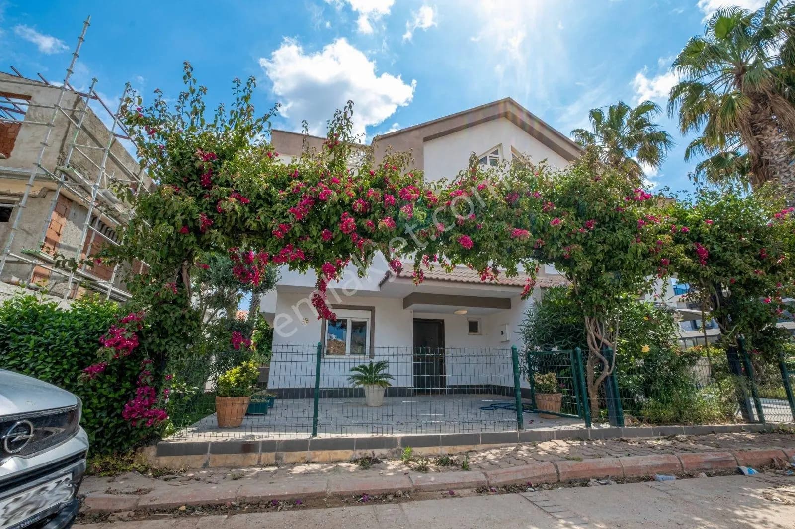 Ayten Yaşar'dan Altıntaş Onur Kent Sitesinde Satılık Villa