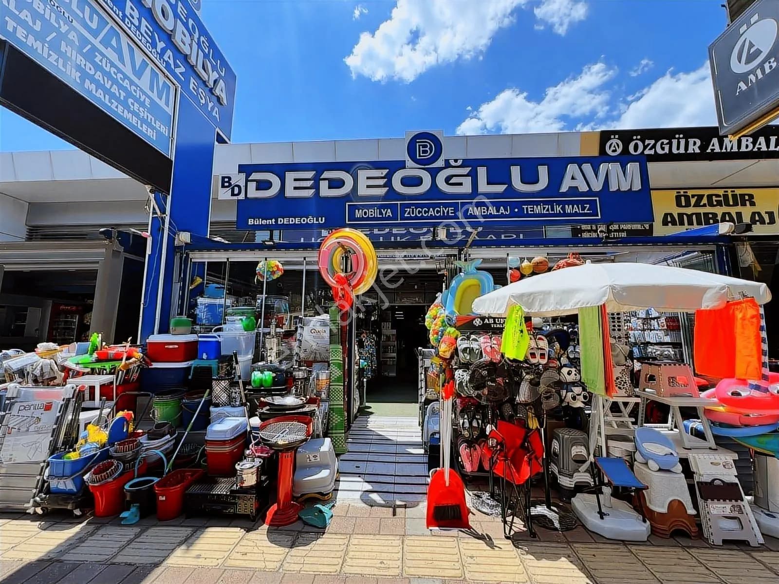 Cadde Üstü 700 M²alış Veriş Merkezi