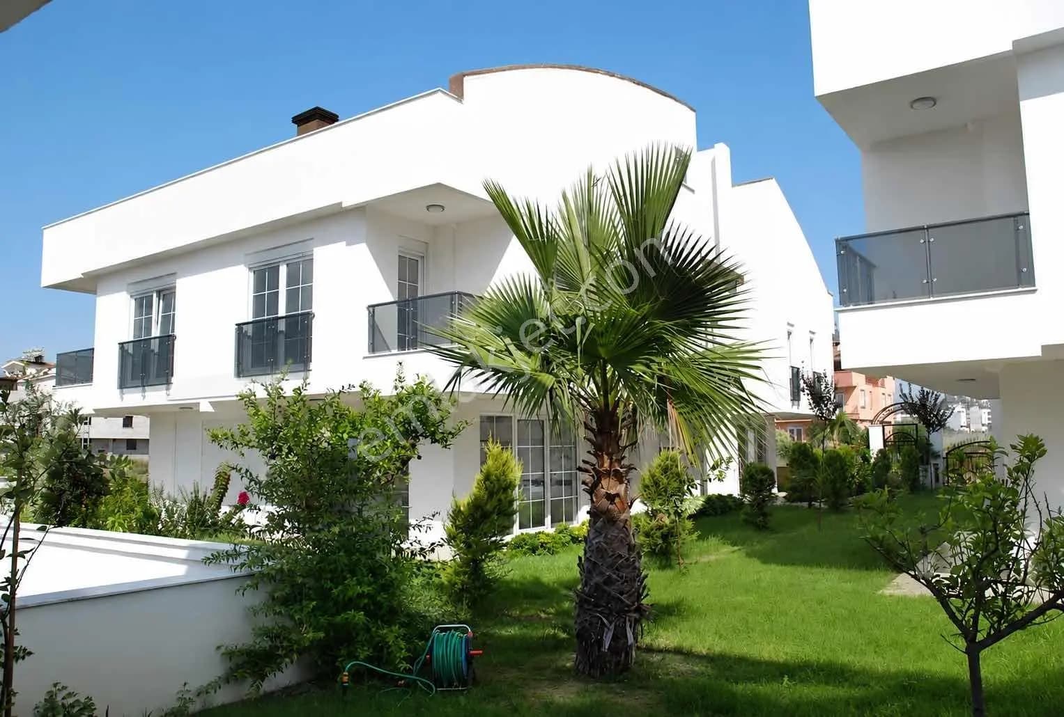 Güzelobada Müstakil Bahçeli Villa Tadında 4+2 Çift Daire
