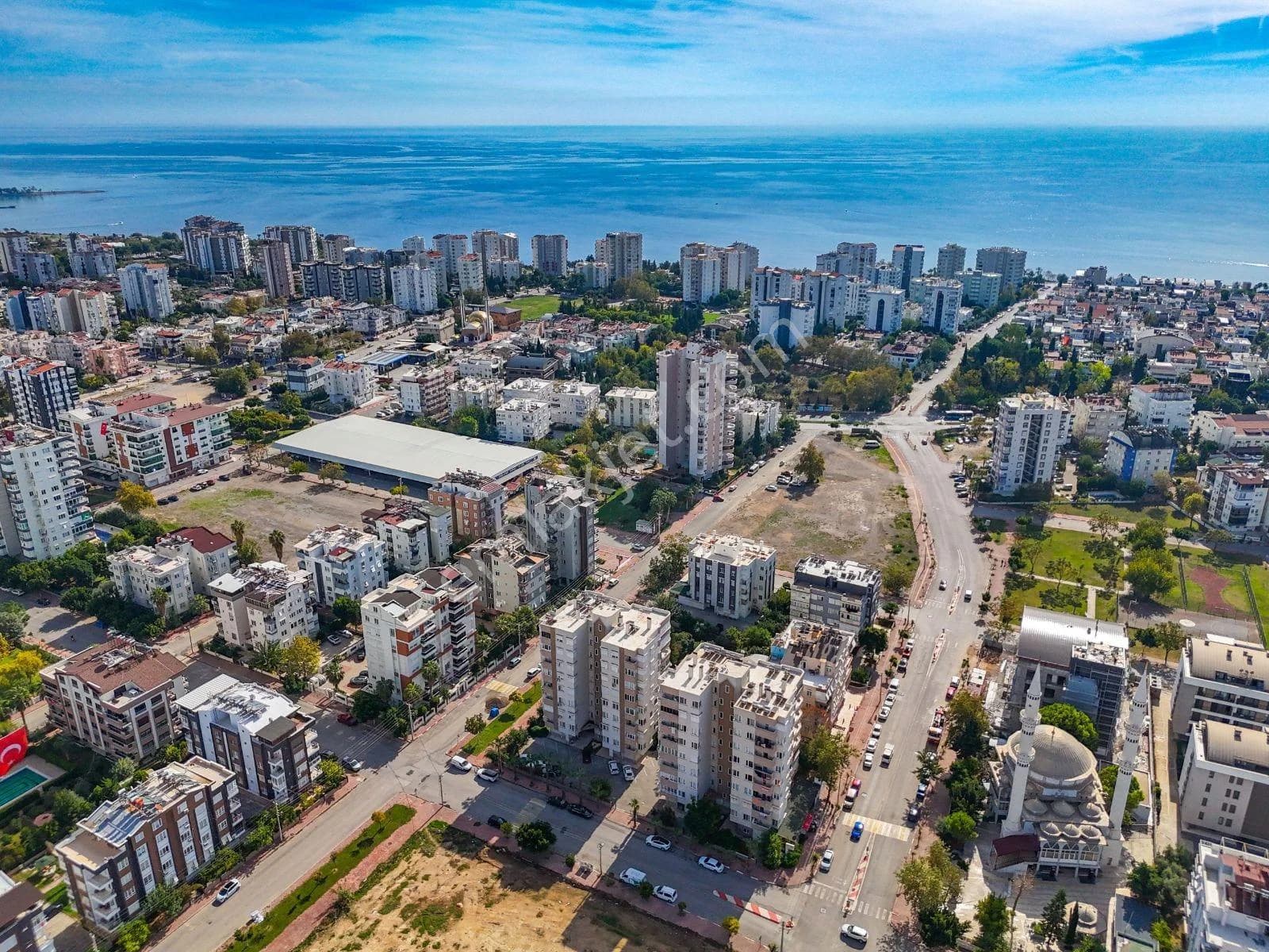 "çağlayan'da 3+1 180 M2 Ayrı Mutfaklı /asansörlü /faleze Yakın