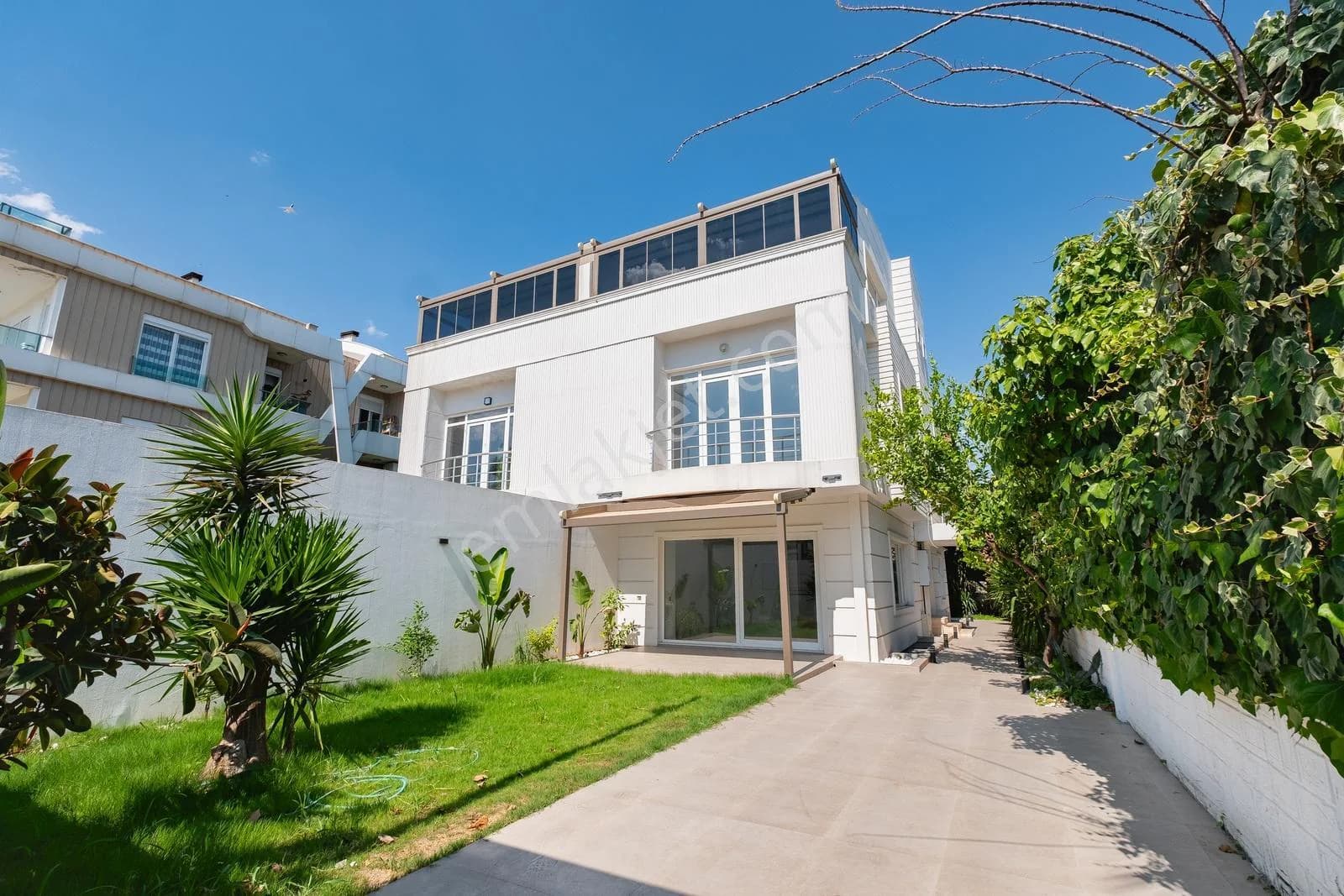 Şehrin Kalbinde Satılık Masrafsız 4+2 Villa