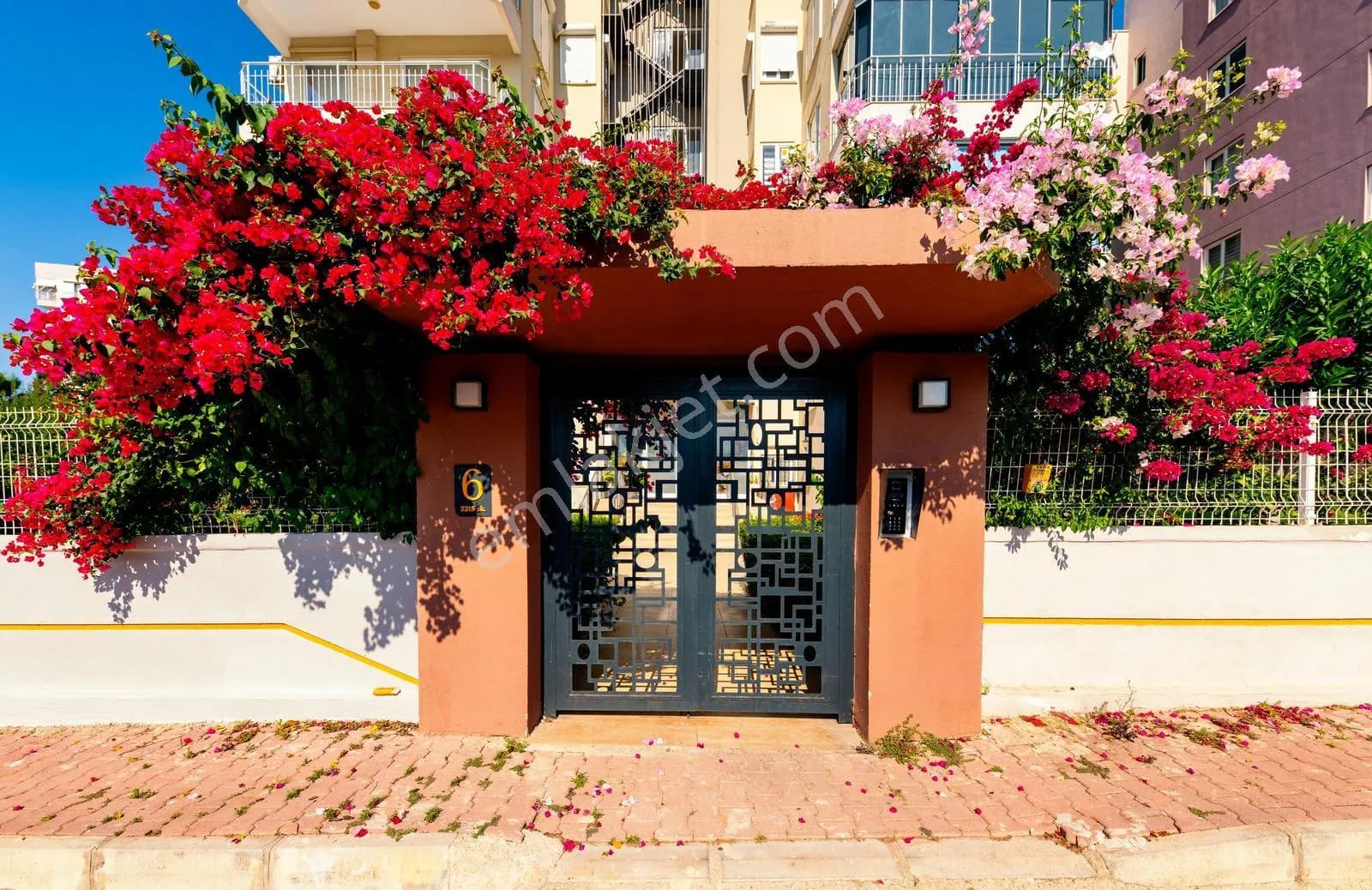 Güzeloba Botanik Sitesi'nde Geniş 2+1 Daire