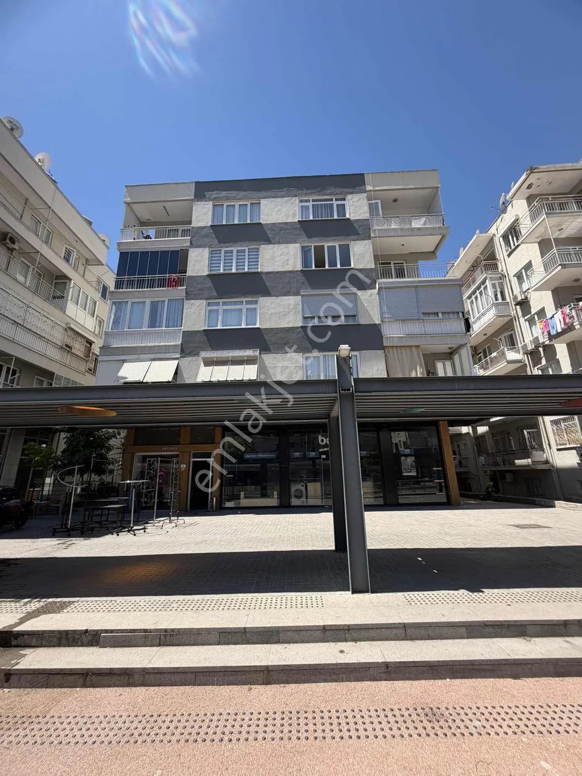 Üçgen Mahallesi Sgk Yanı Ara Katta 3+1 Kiralık Daire