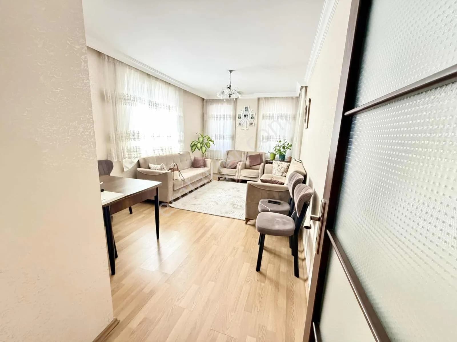 Ebeveyn Banyolu Ayrı Mutfaklı 2+1 Ferah Daire