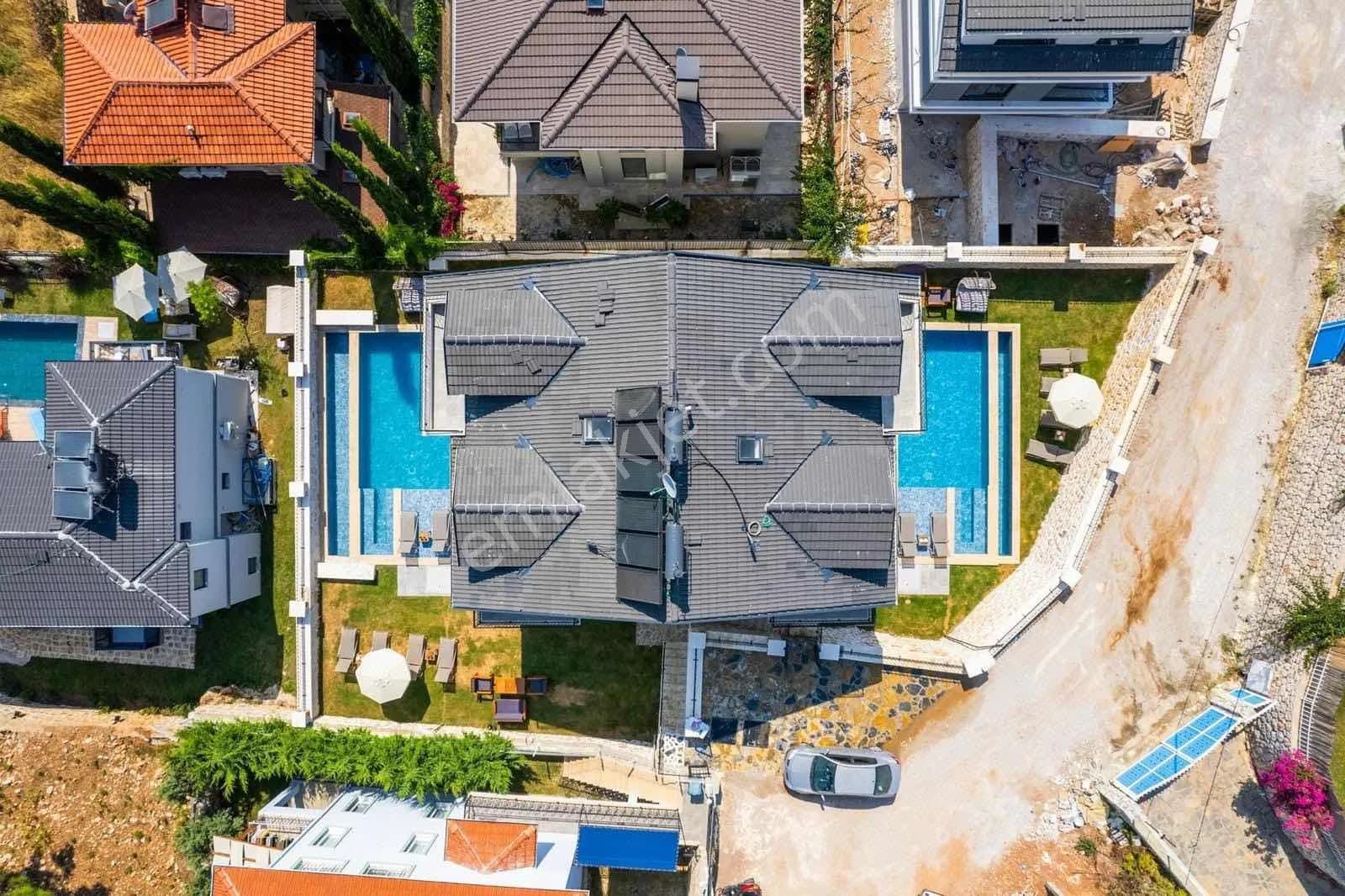 Burcu Konuk'dan Muhteşem Fırsat!bir Villa Fiyatına İkiz Villa