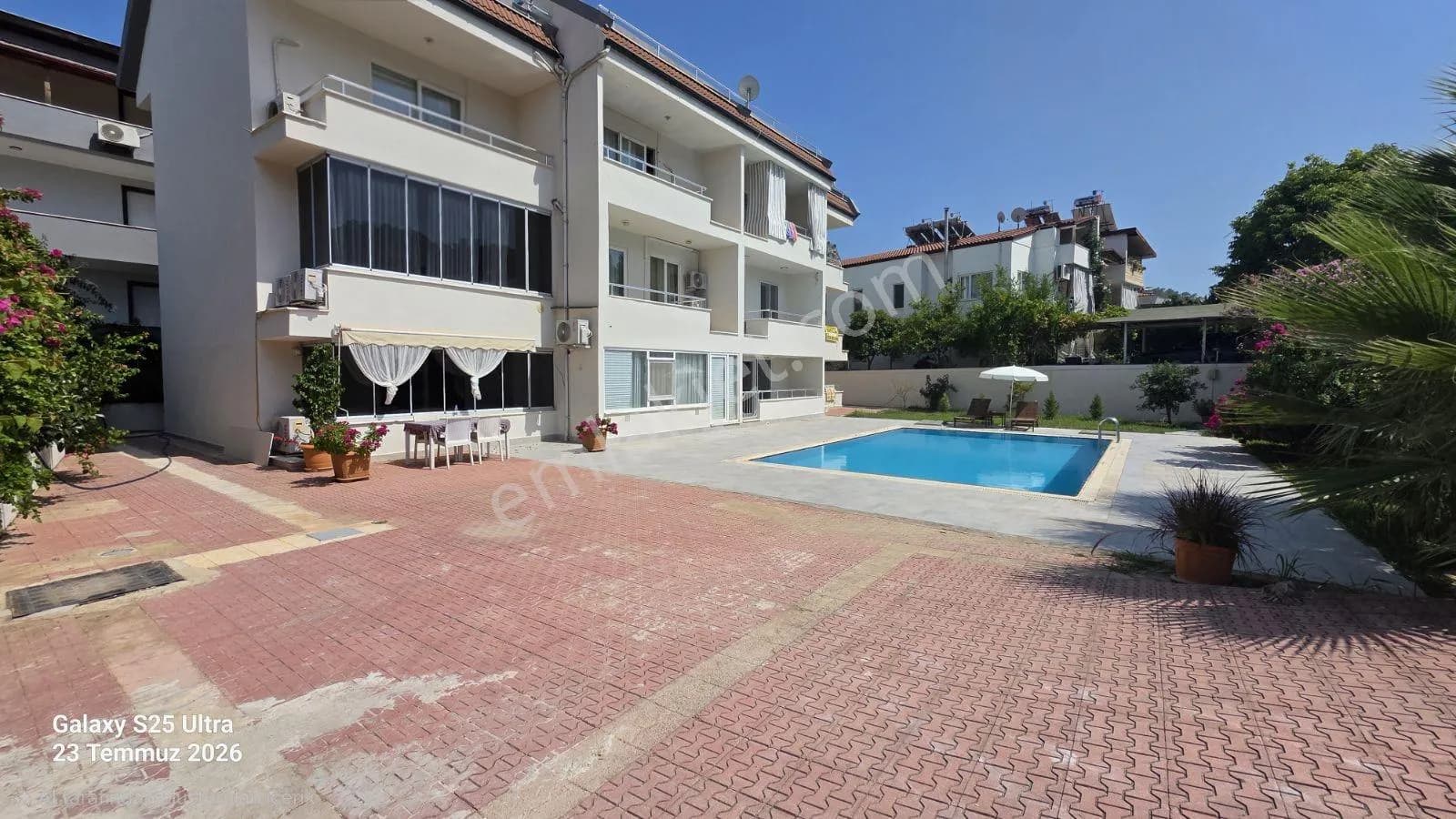 Kemer Merkez'de Ayışığı Plajı'na Yürüme Mesafesinde Eşyalı 2+1