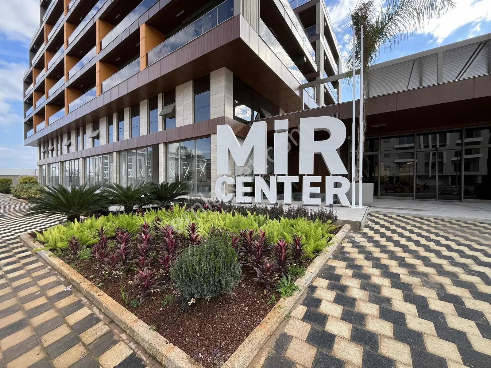 Mir Center'da Ara Kat Satılık Kompleks 1+1 Daire