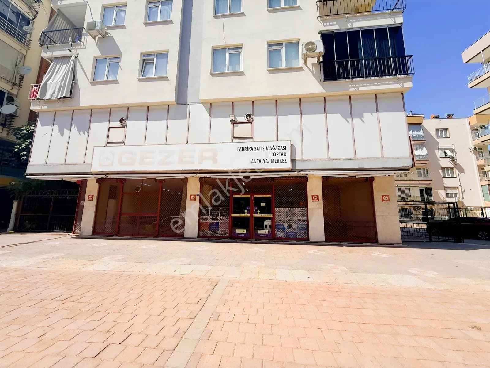 Köroğlu Caddesinde 535 M2 Kiralık Dükkan