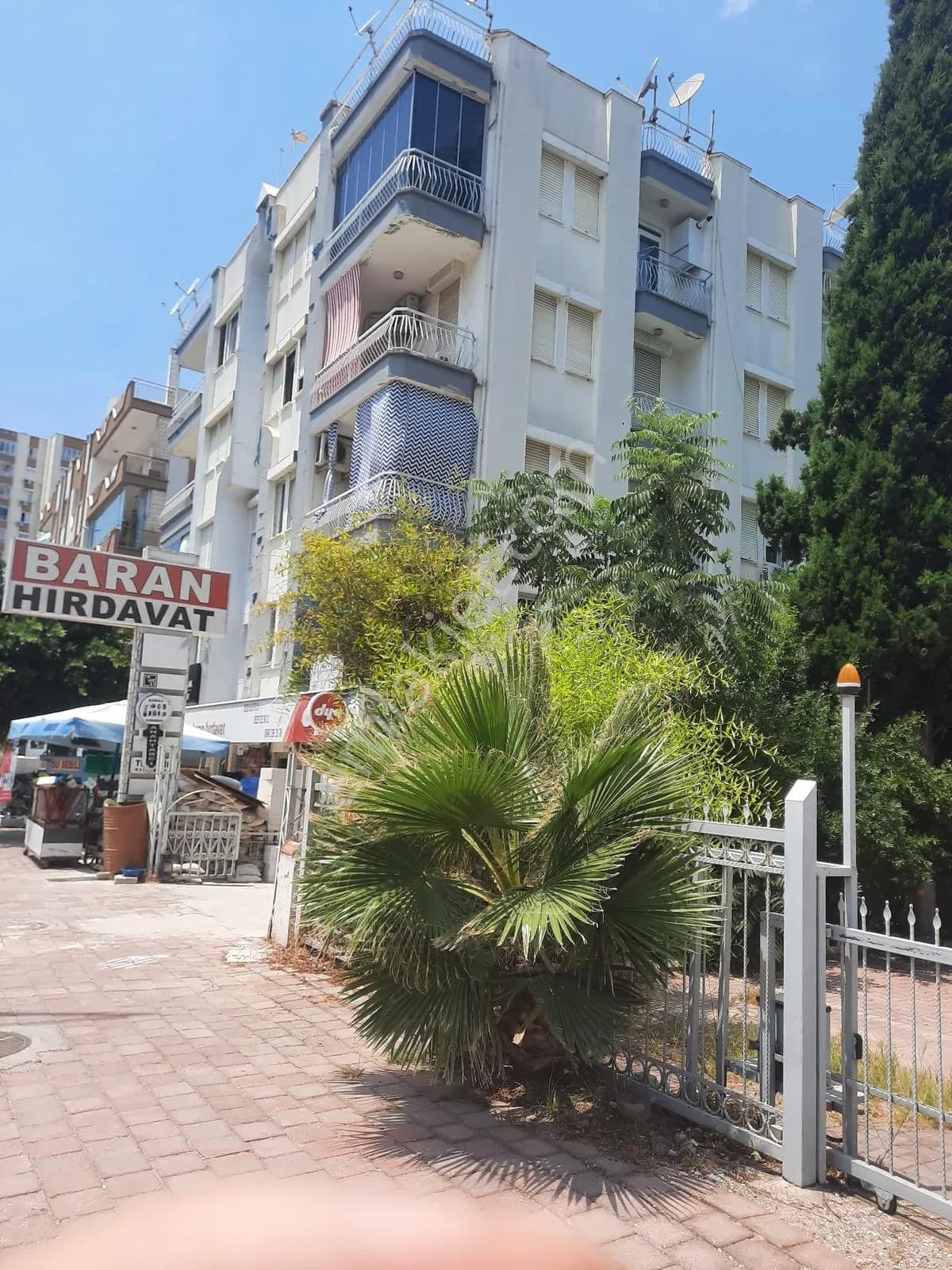 Çağlayan'da Merkezi Konumda Eşyalı 1+1 Satılık Daire
