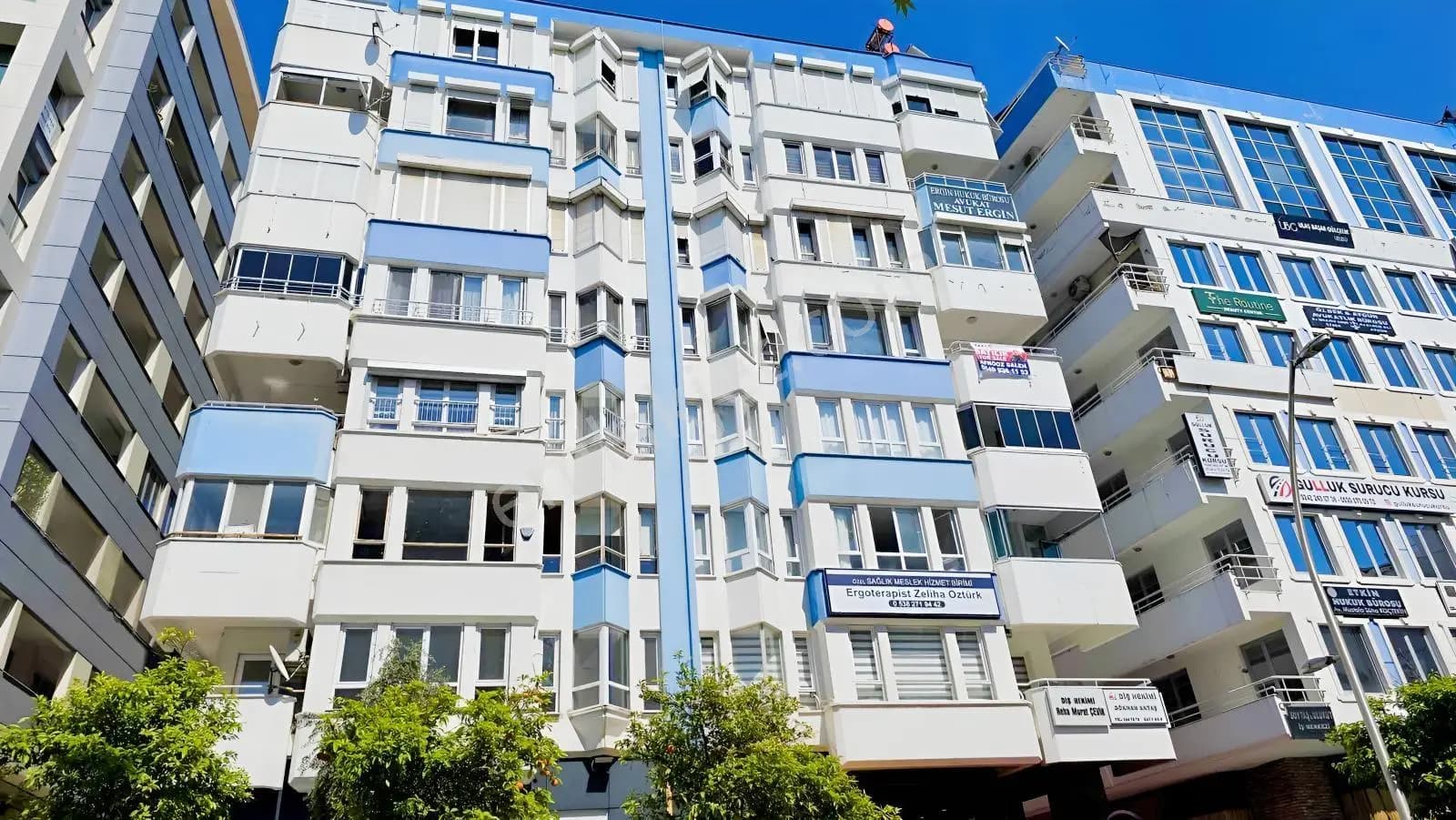 Güllük Cad Üstü, Denize Yürme Mesafe,tadilatlı 3+1 Satılık