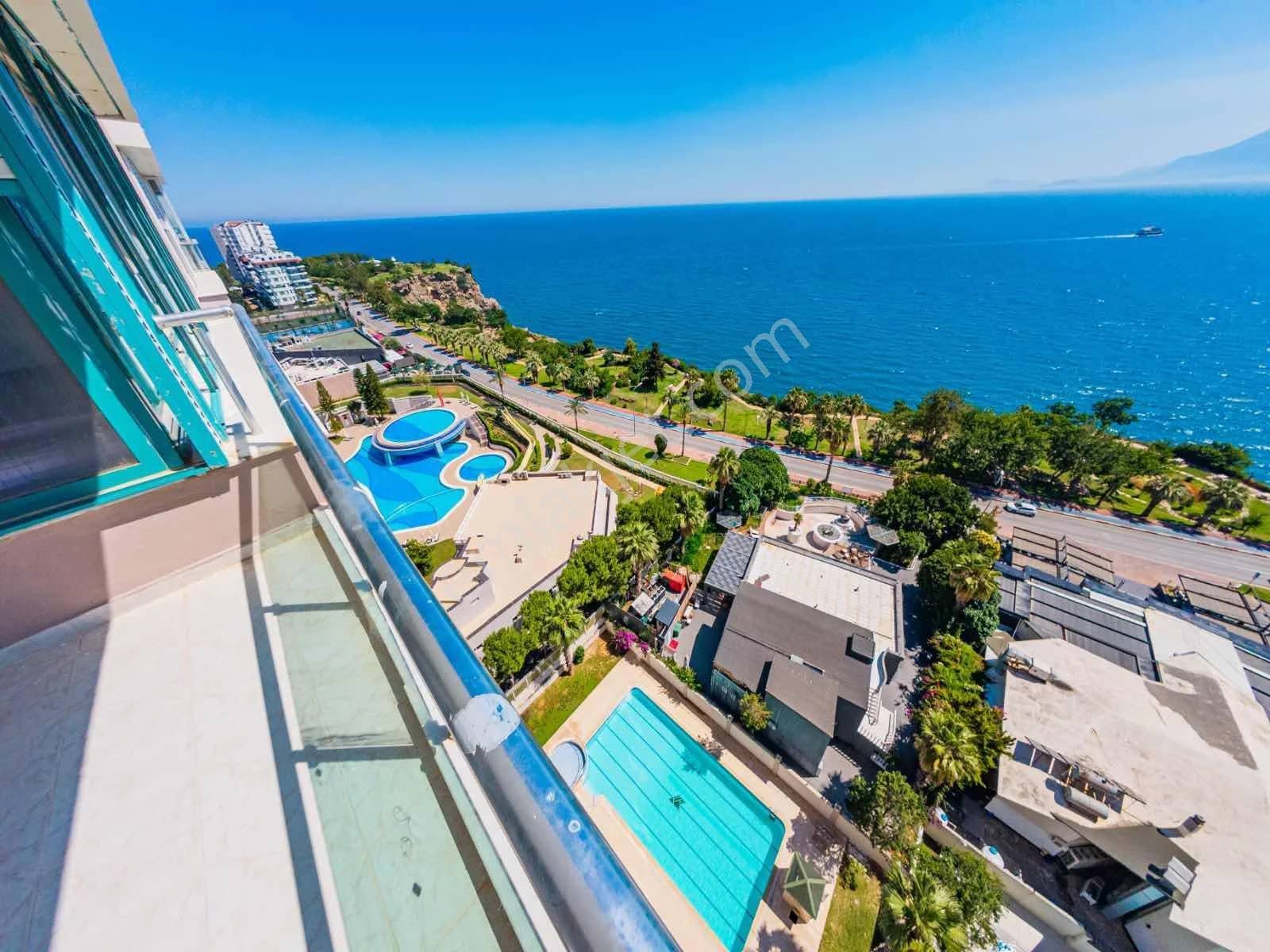 Berrin Kavcar'dan Fener'de Deniz Manzaralı Kiralık Daire ilan görseli